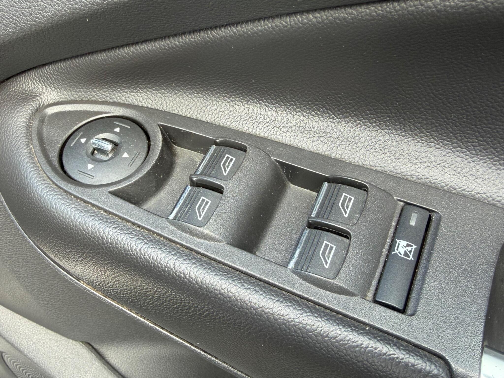 Ford Kuga - Image 34