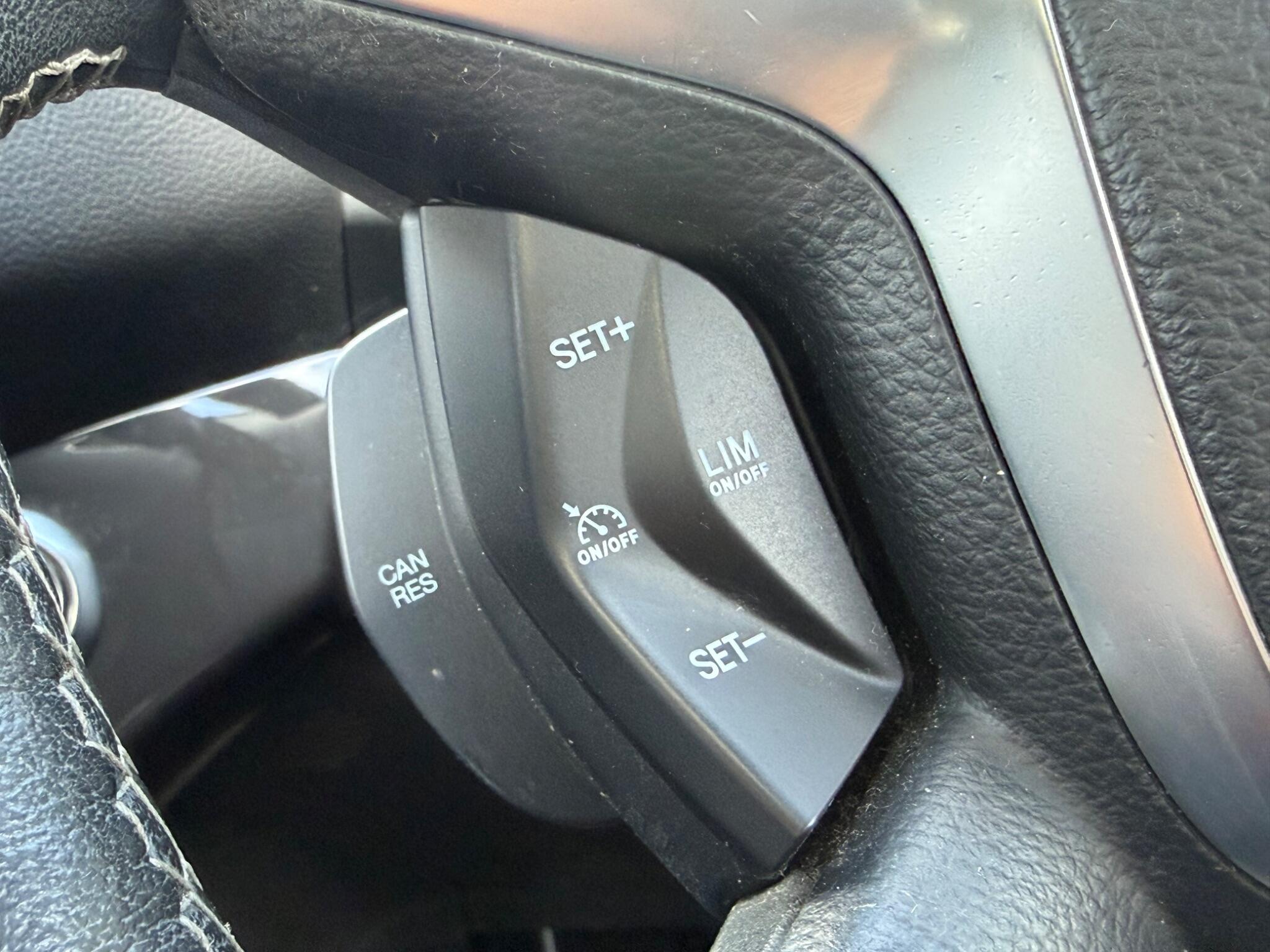 Ford Kuga - Image 35