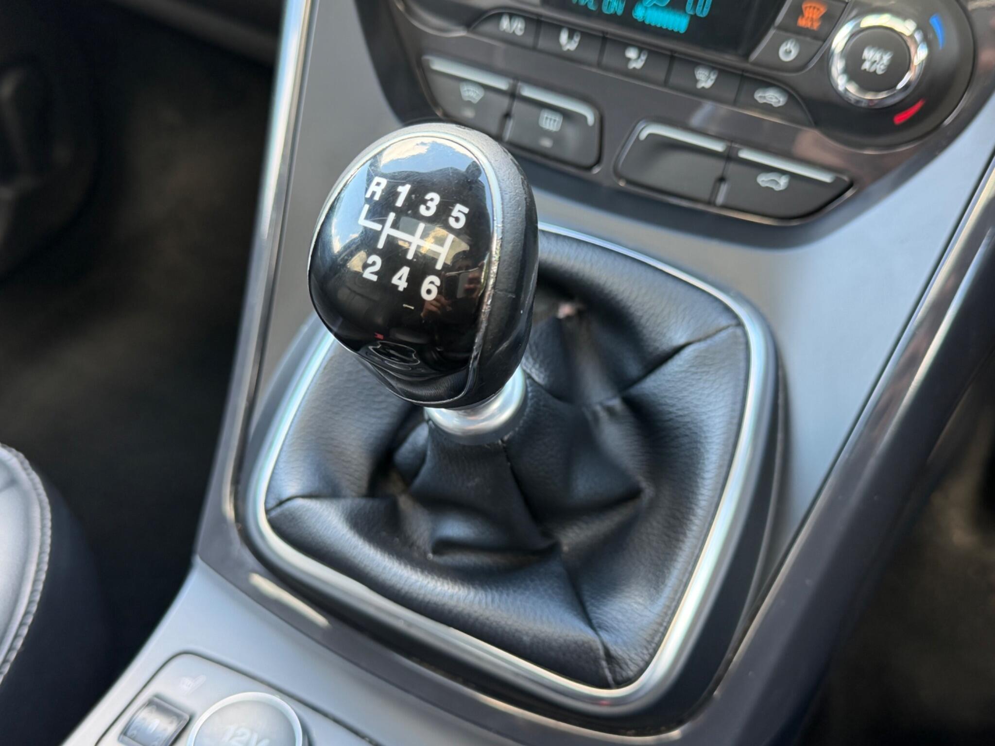 Ford Kuga - Image 39