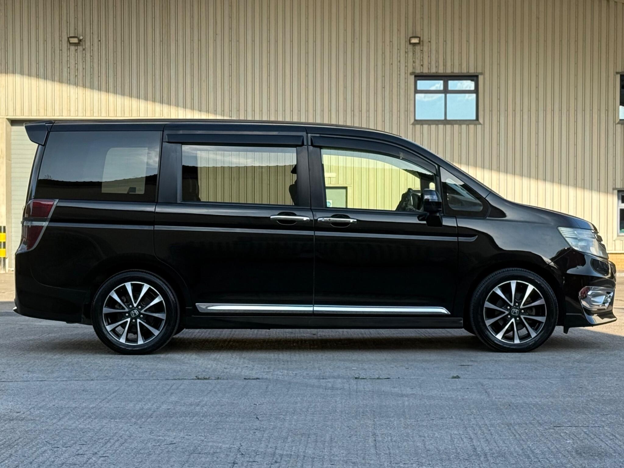 Honda Stepwagon - Image 10