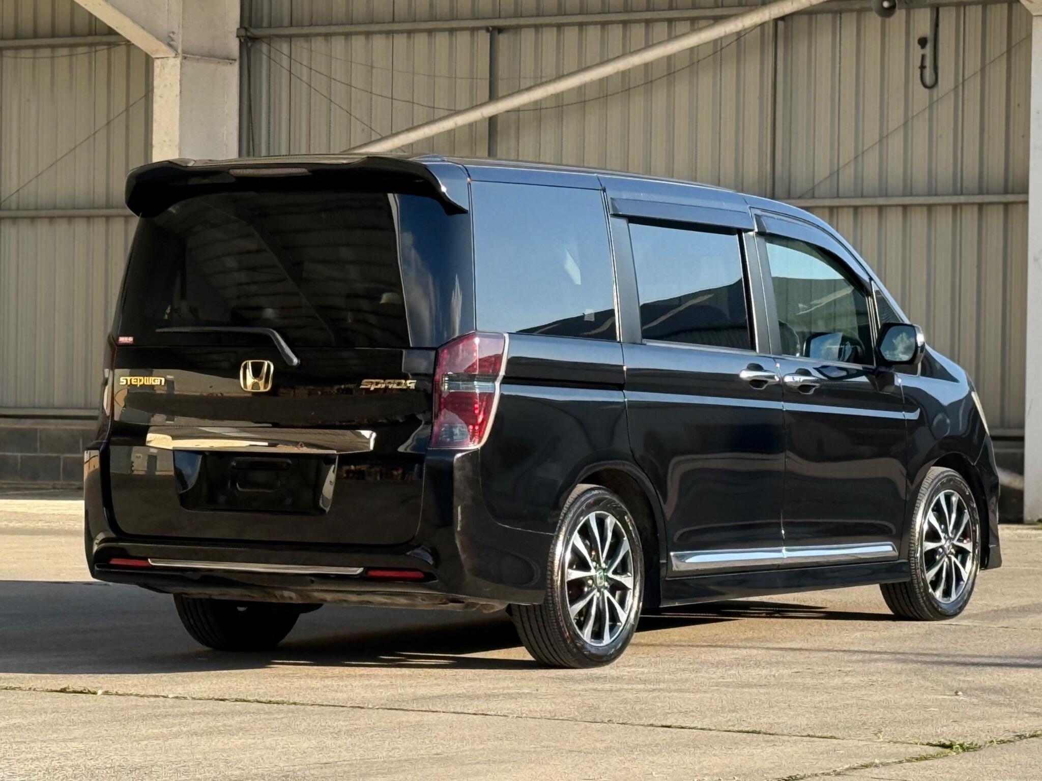Honda Stepwagon - Image 12