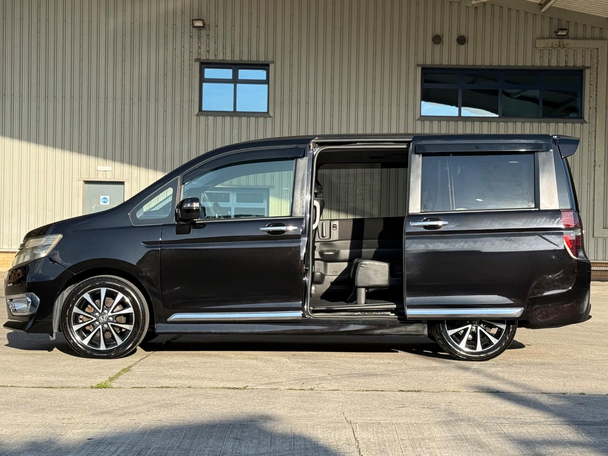 Honda Stepwagon - Image 16