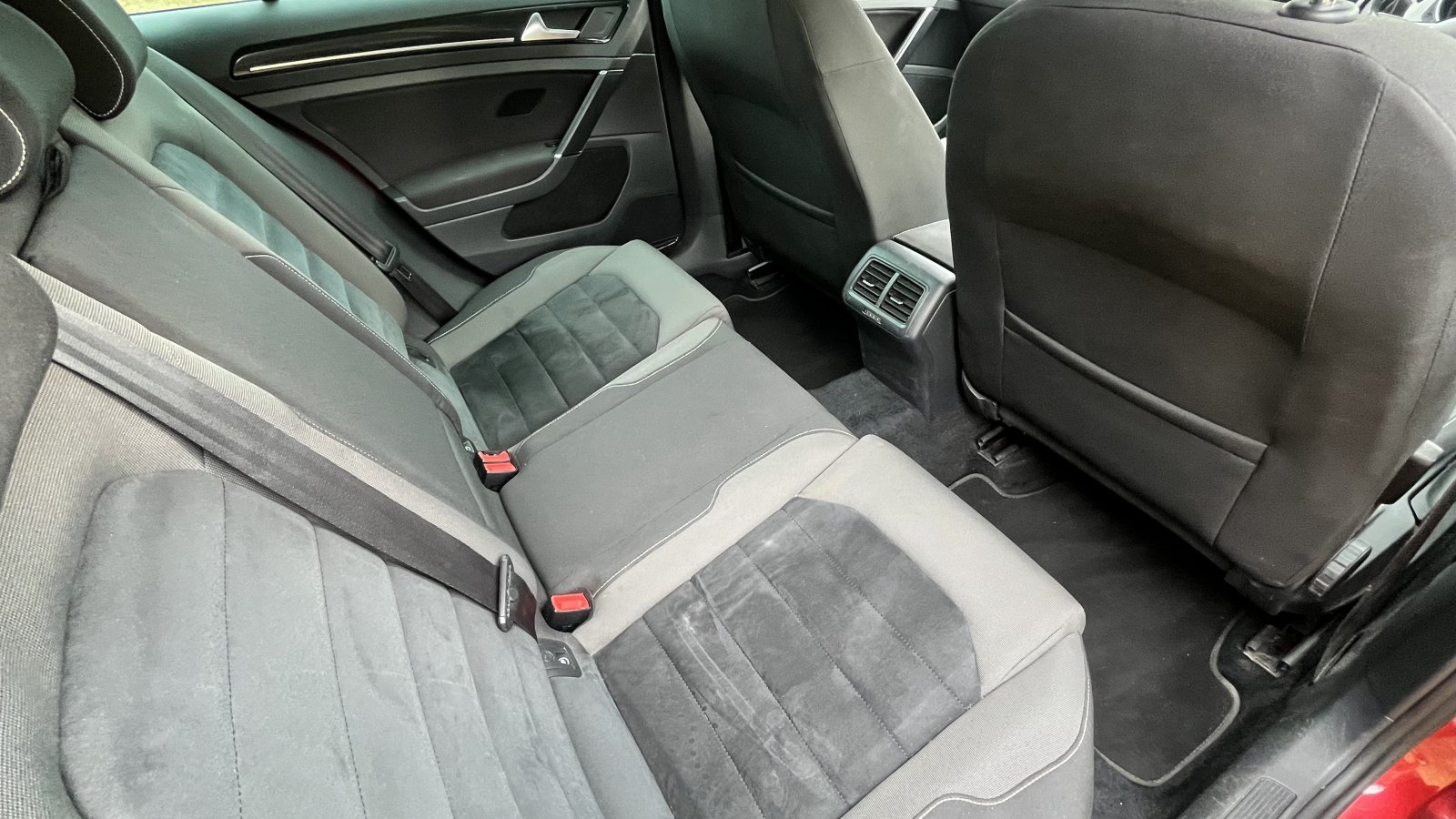 Volkswagen Golf - Image 11