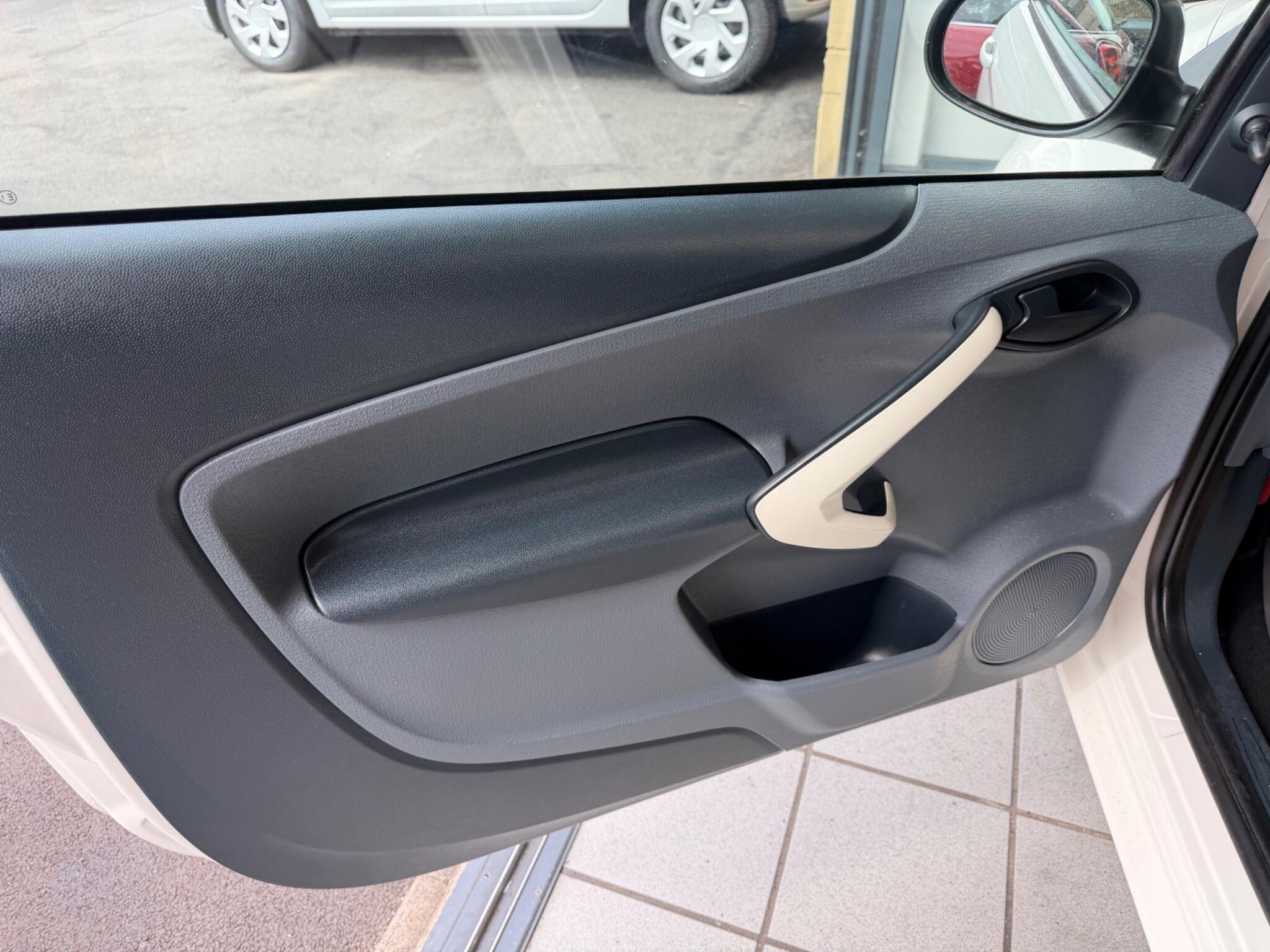 Ford KA - Image 18