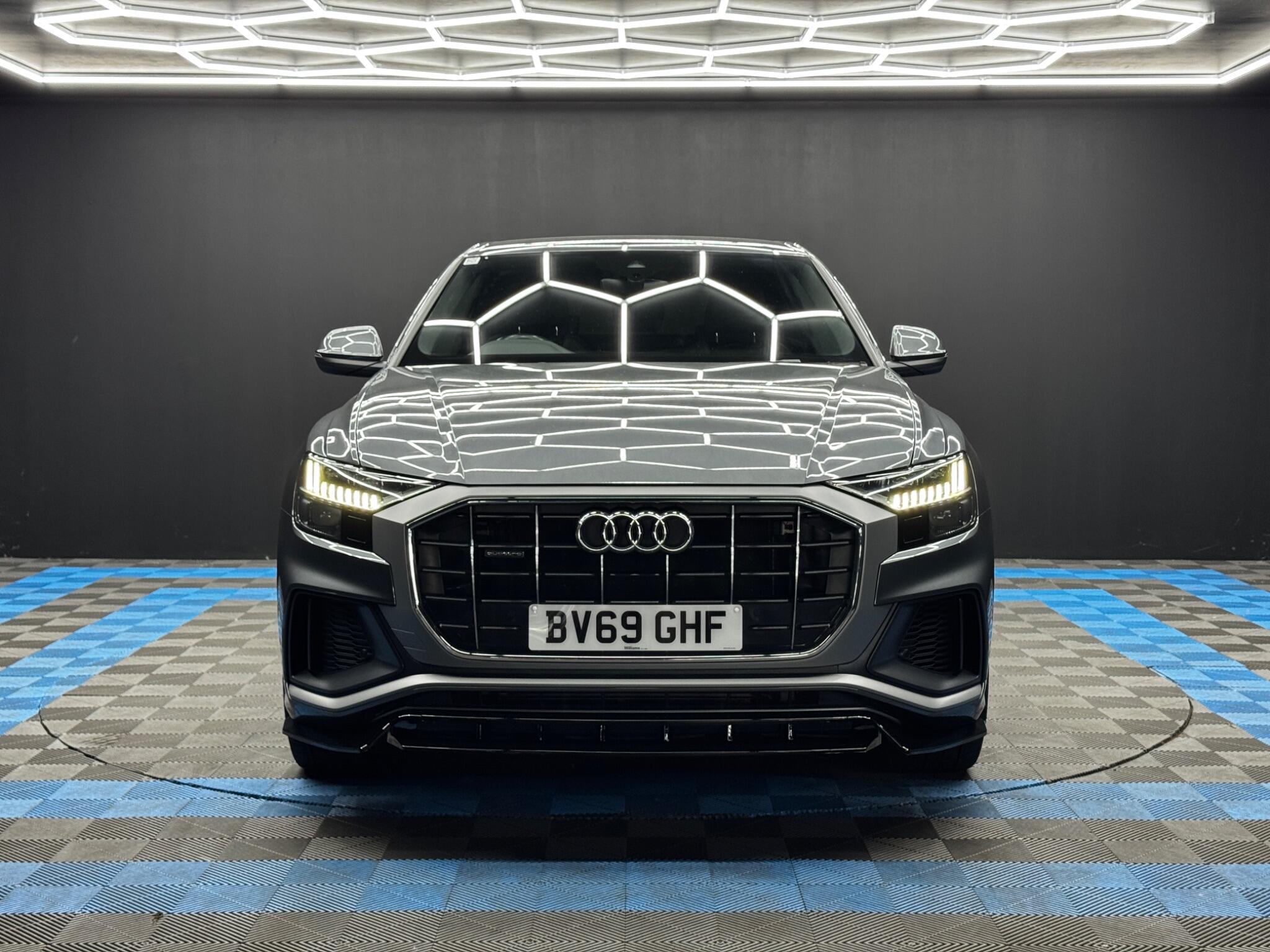 Audi Q8 - Image 2