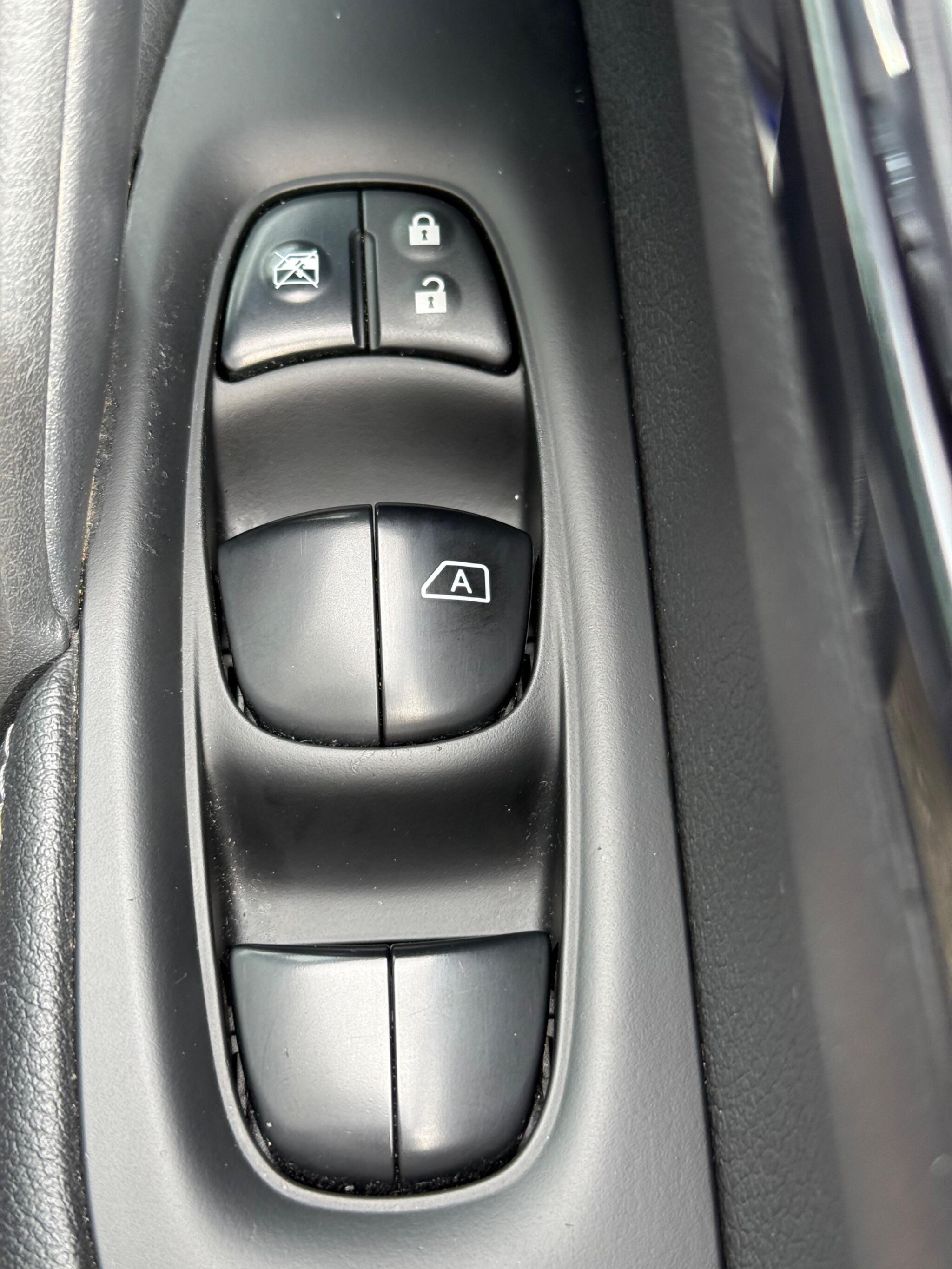 Nissan Qashqai - Image 18