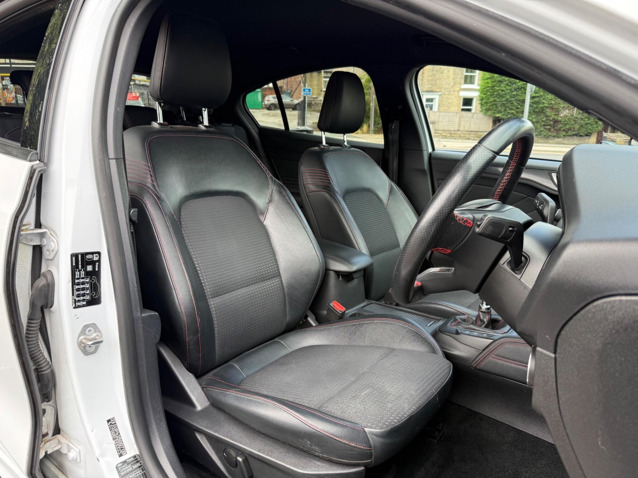 Ford Focus - Image 19