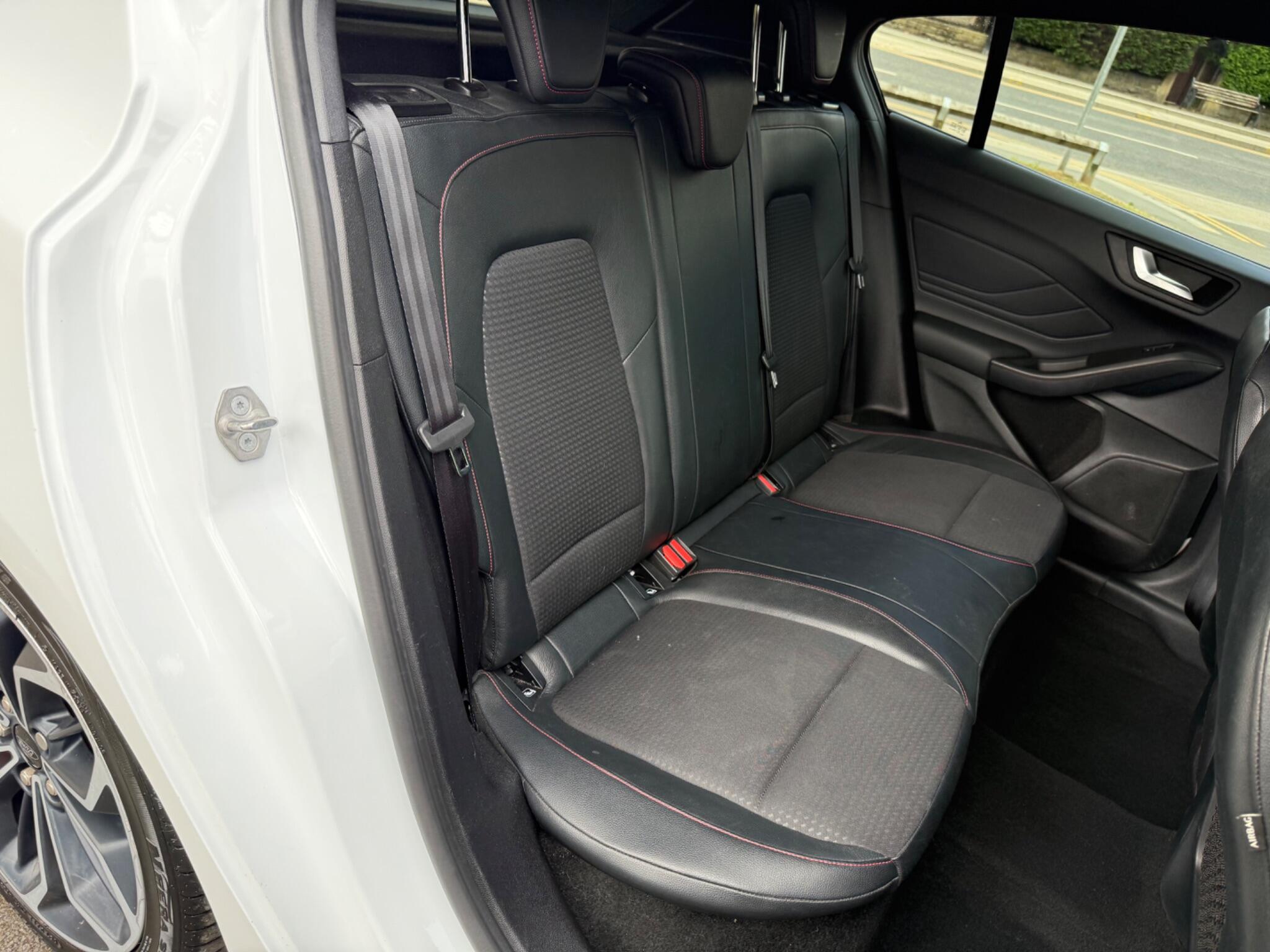 Ford Focus - Image 18
