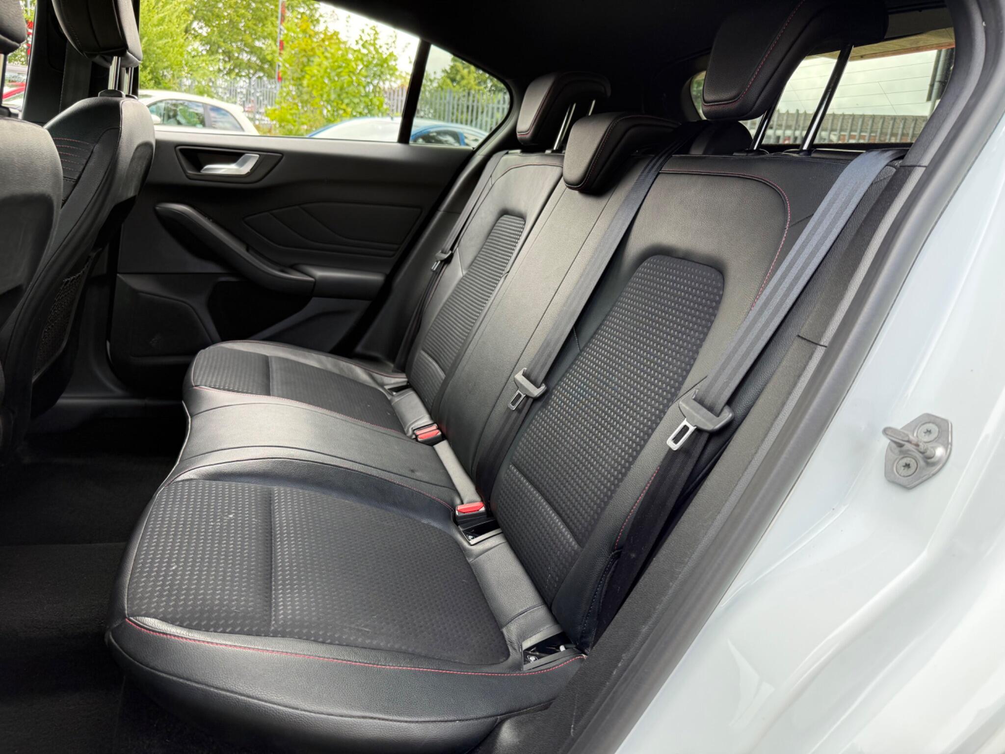 Ford Focus - Image 15