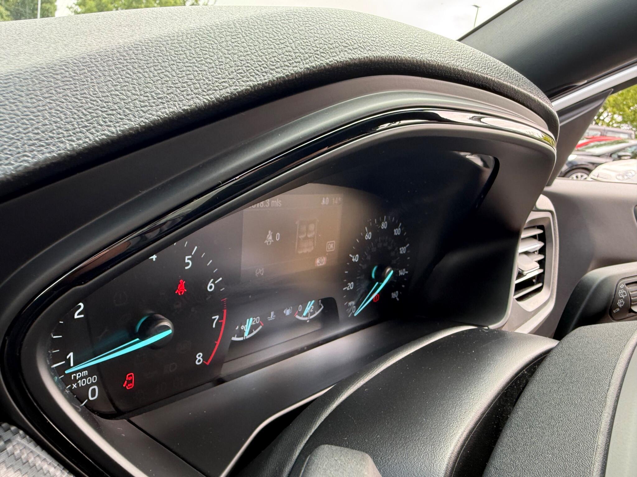 Ford Focus - Image 25