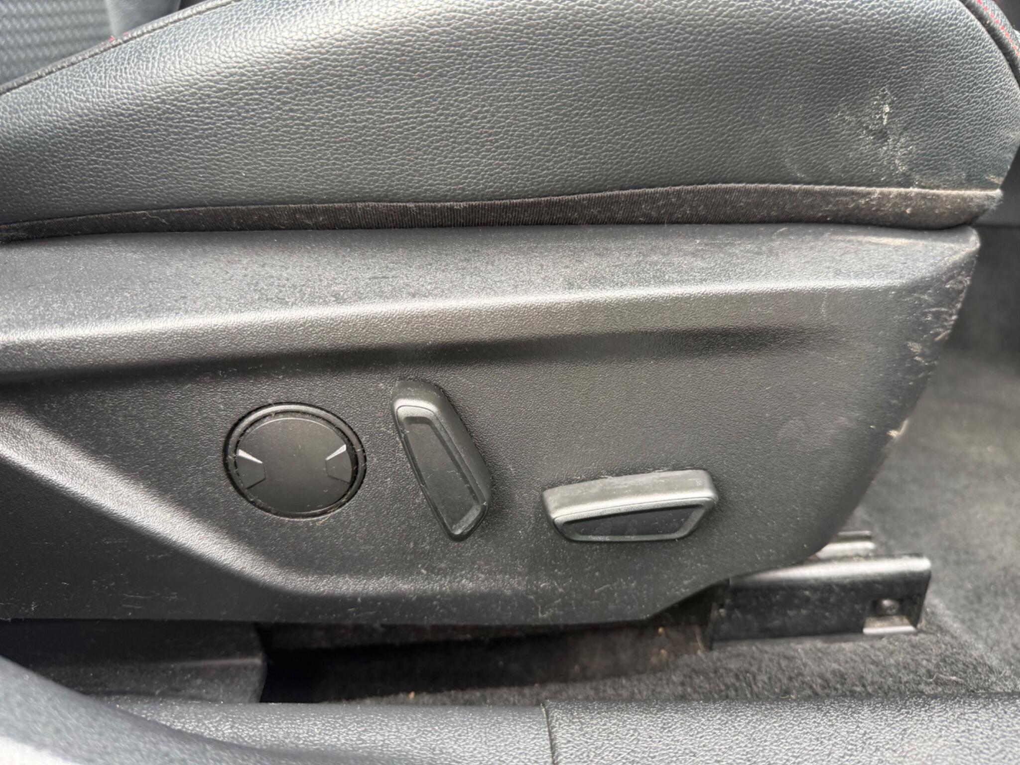 Ford Focus - Image 26