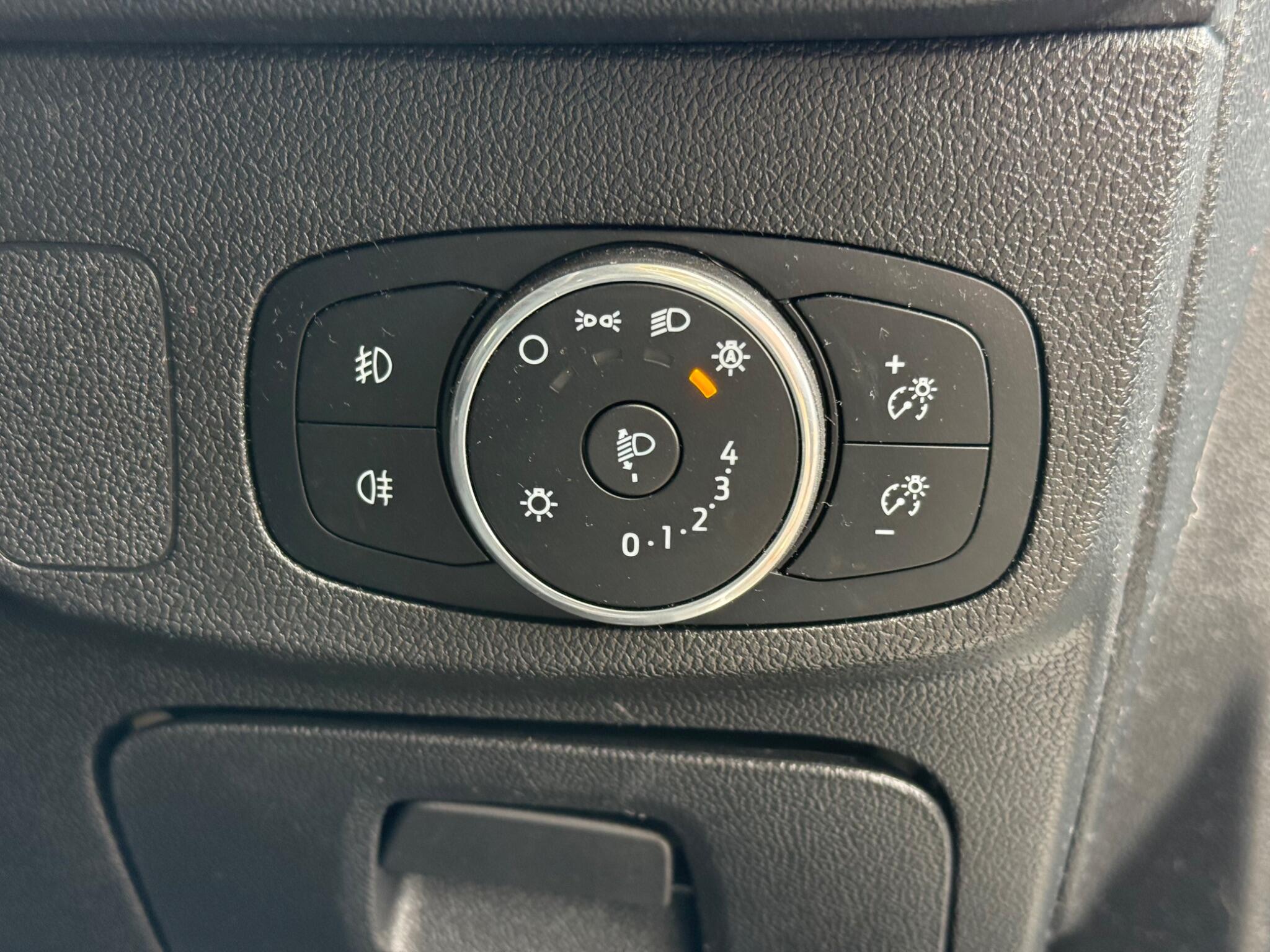 Ford Focus - Image 27
