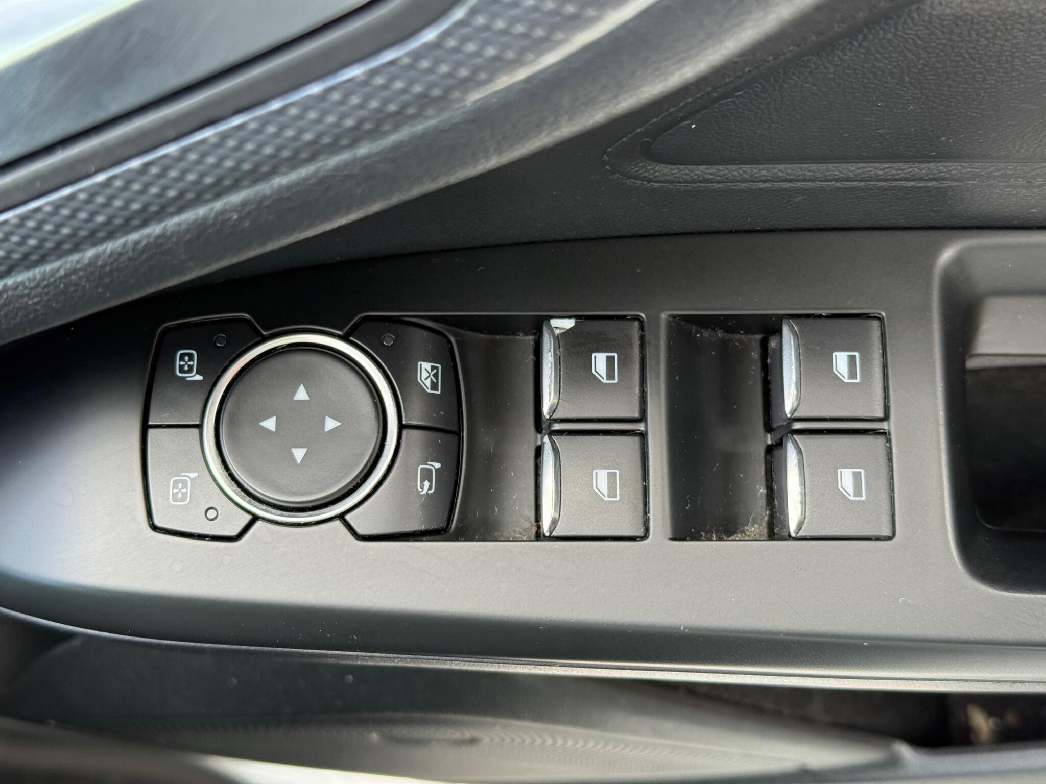 Ford Focus - Image 28