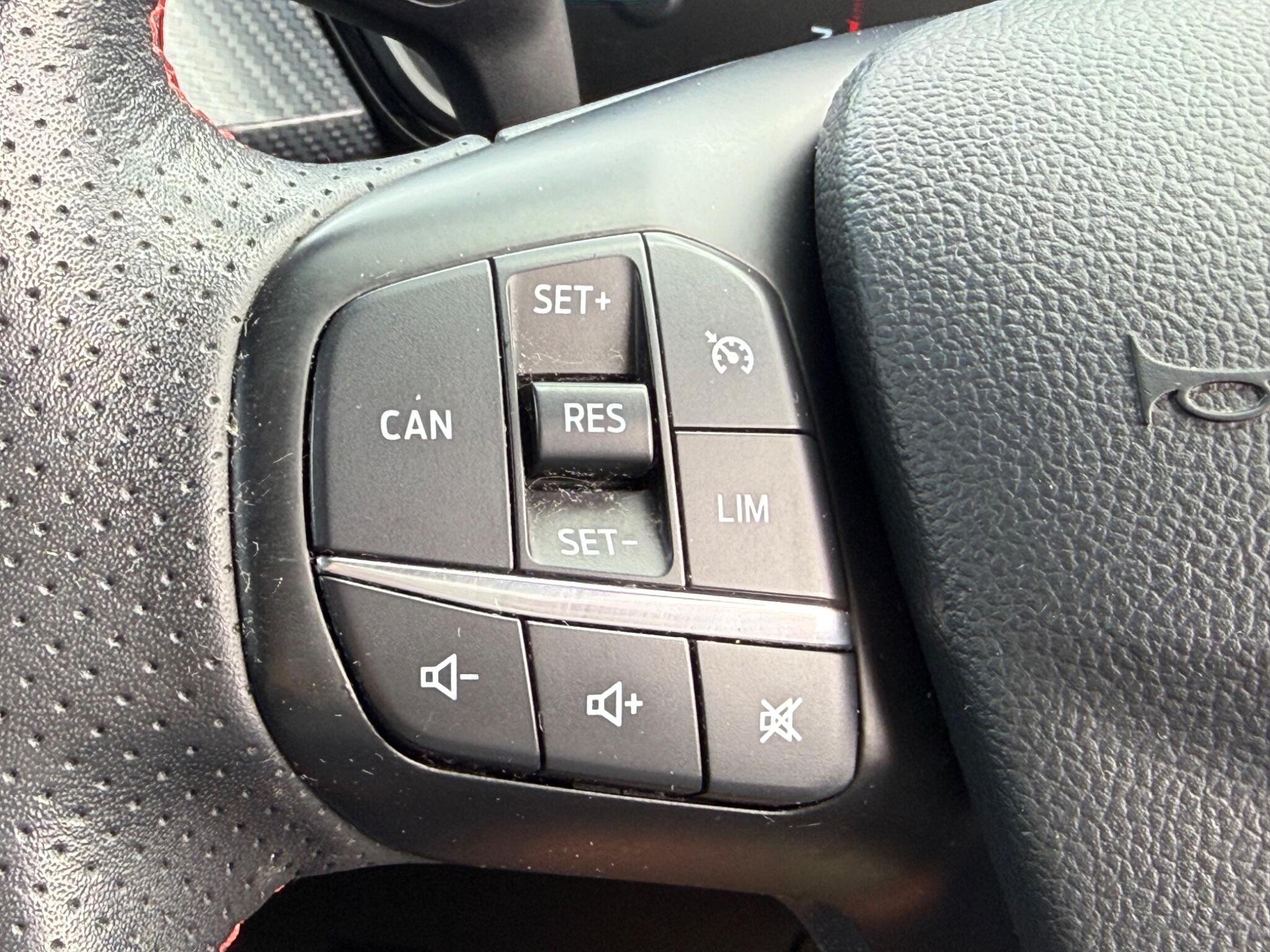 Ford Focus - Image 29