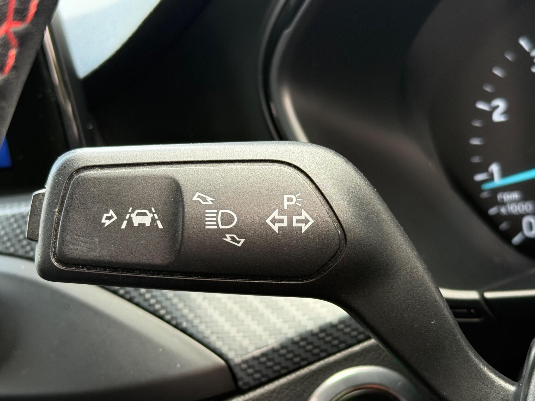 Ford Focus - Image 31