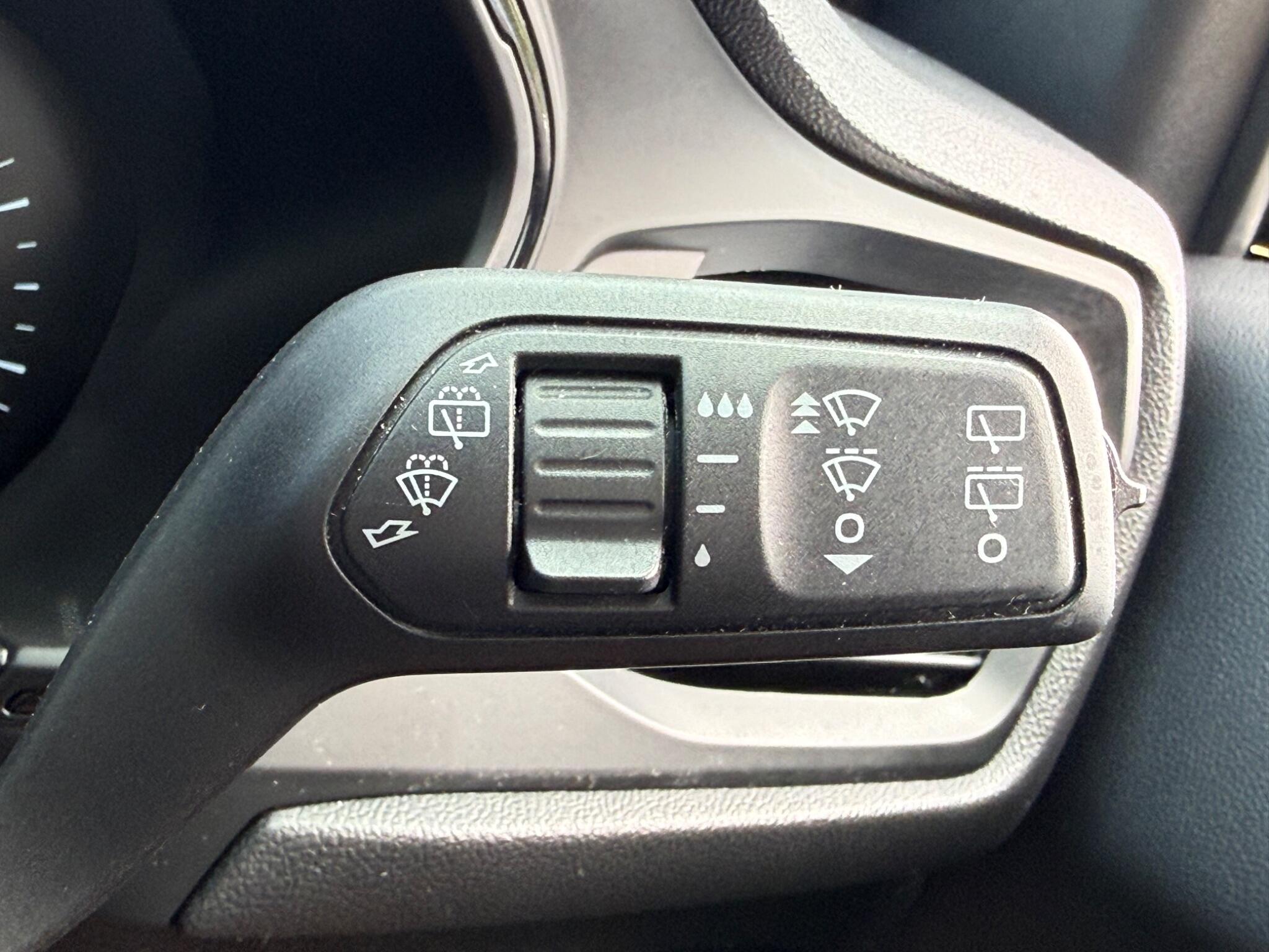 Ford Focus - Image 32