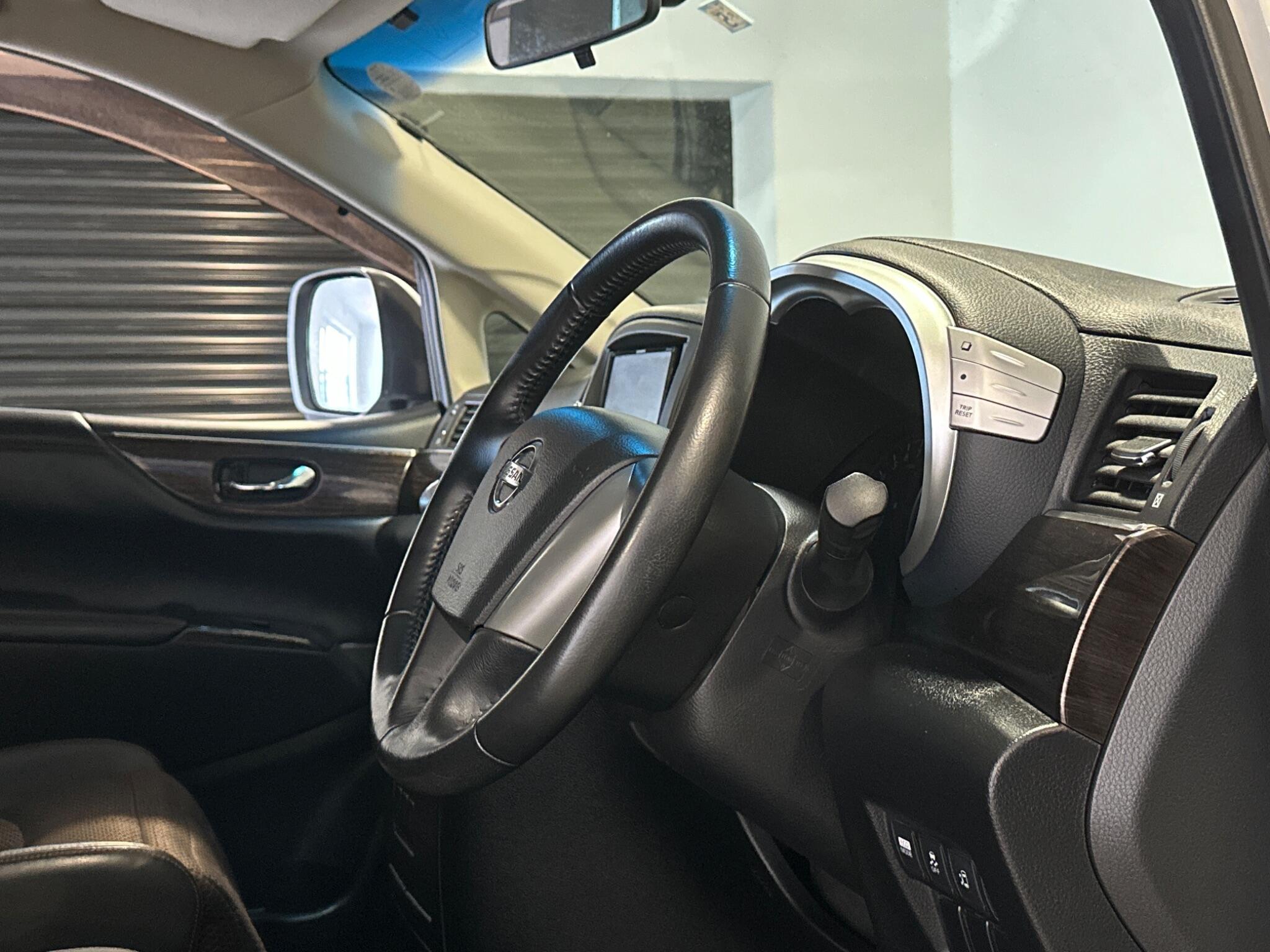 Nissan Elgrand - Image 2
