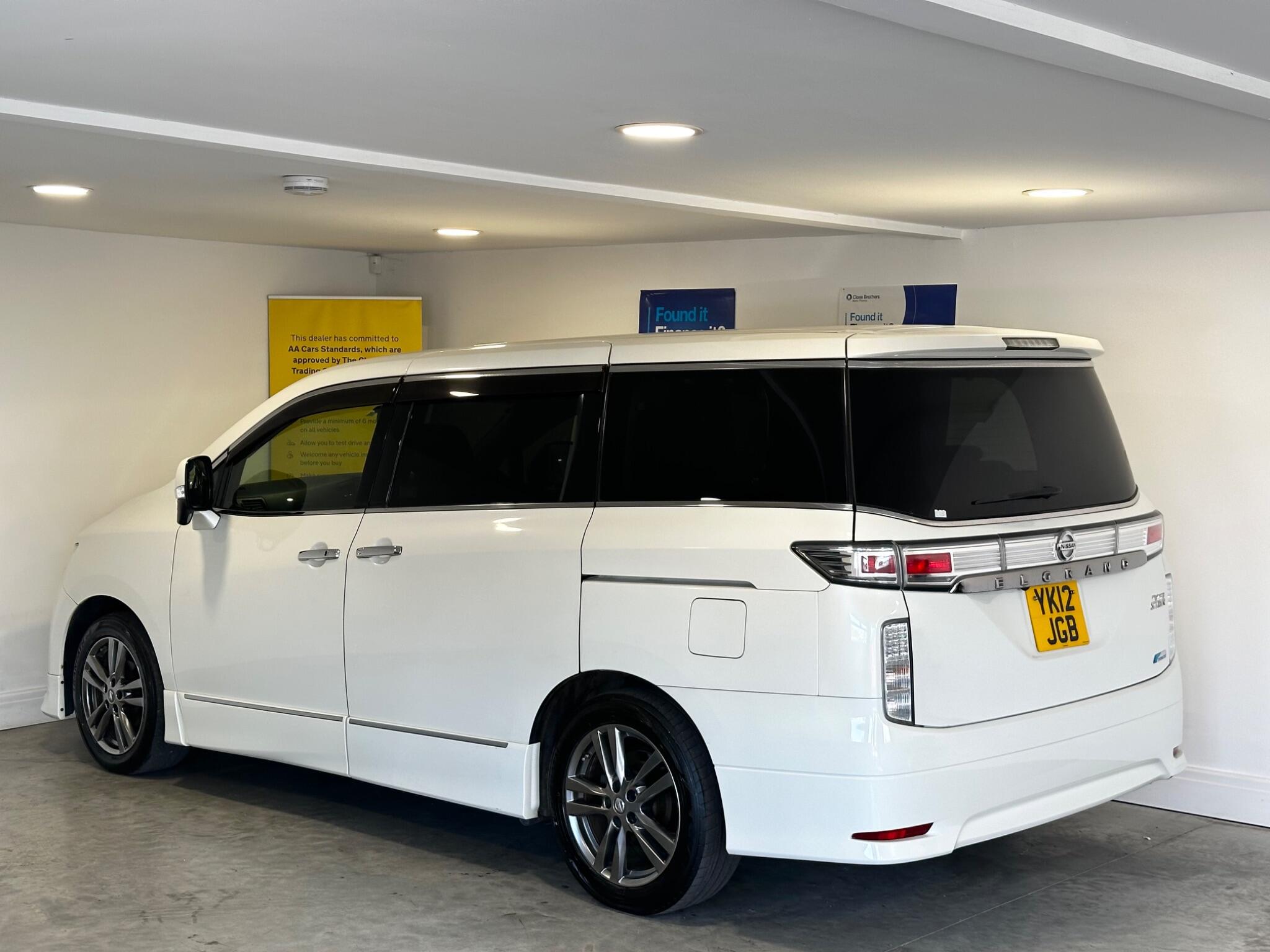 Nissan Elgrand - Image 4
