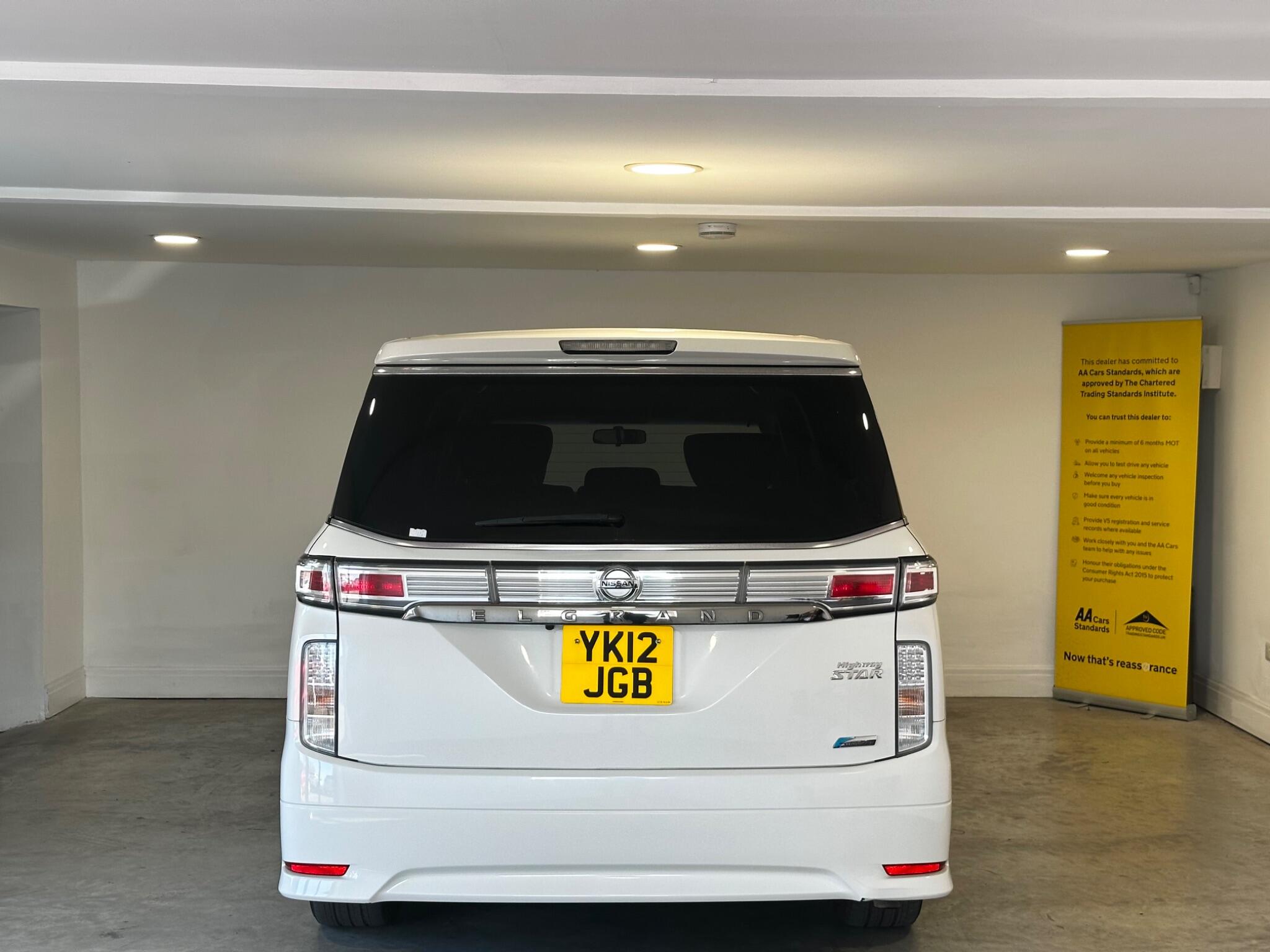 Nissan Elgrand - Image 9