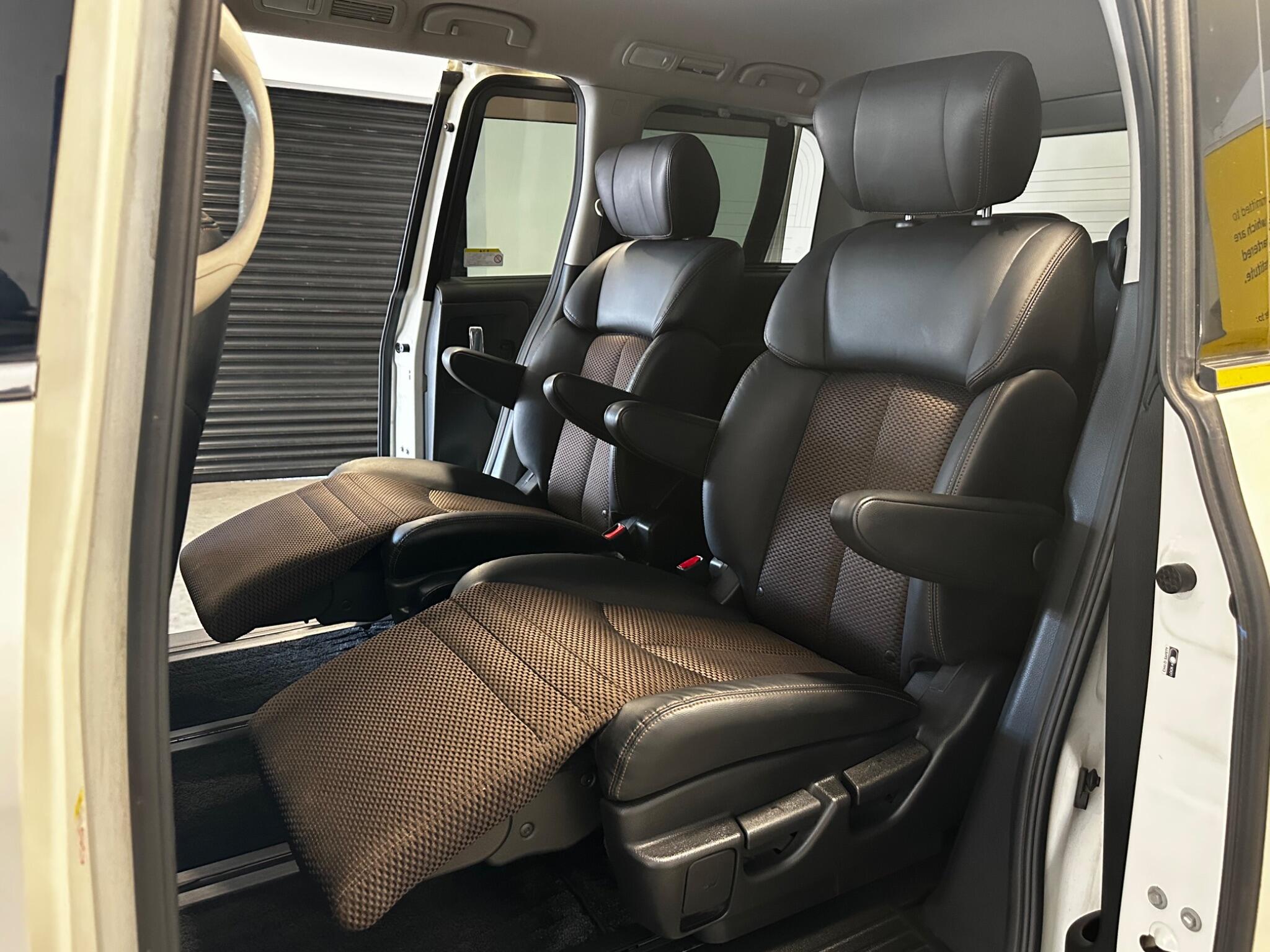 Nissan Elgrand - Image 20