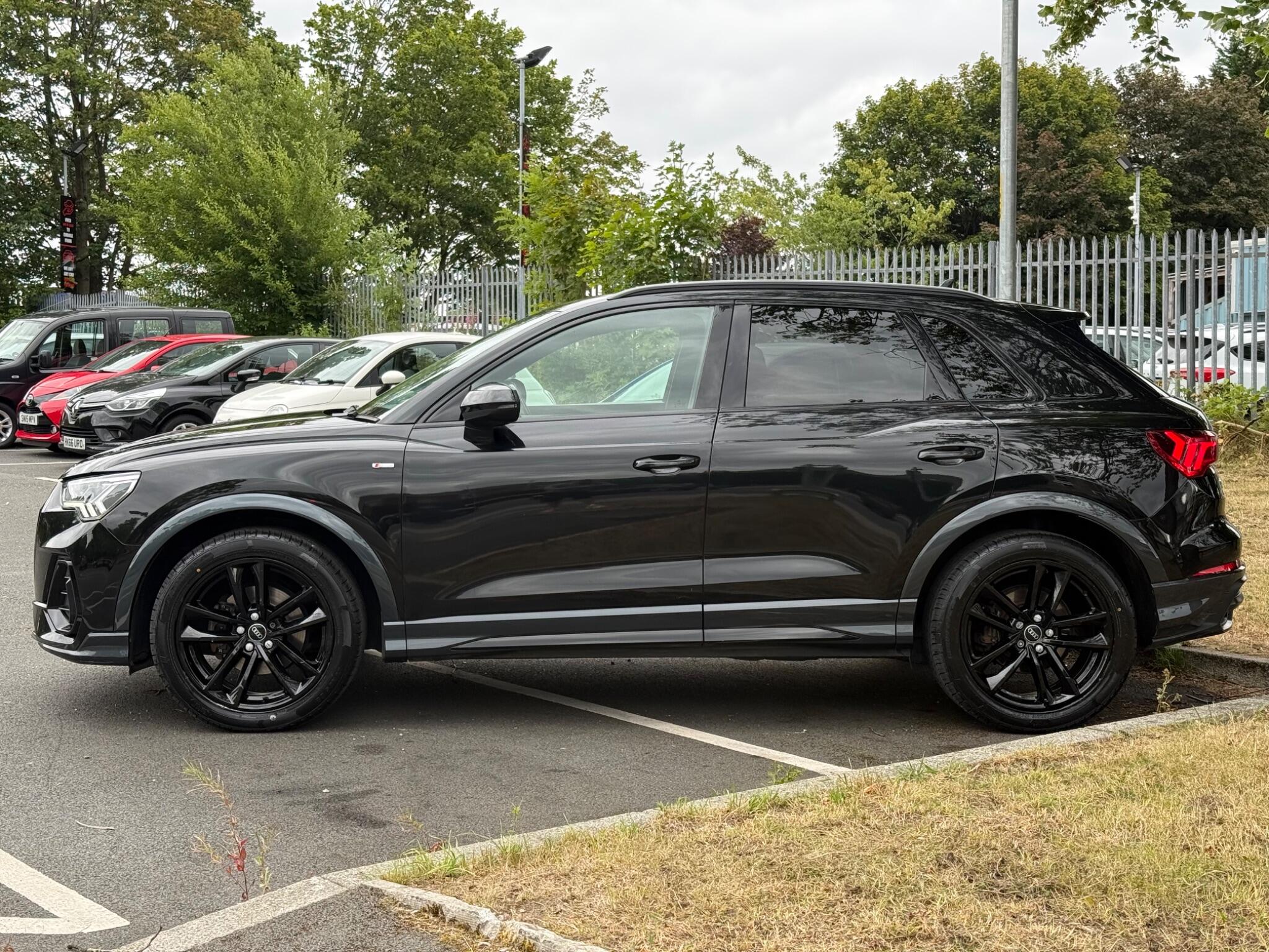 Audi Q3 - Image 5
