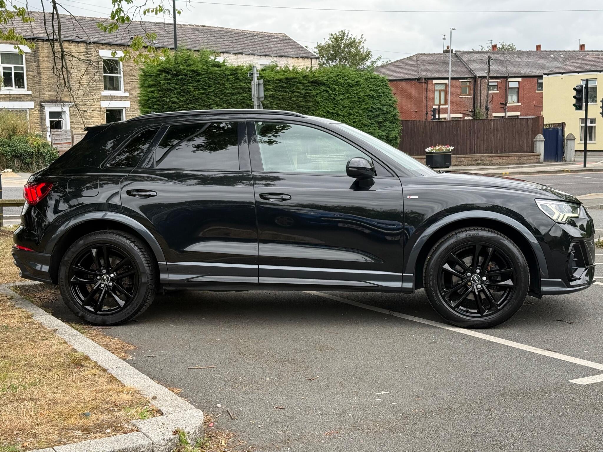 Audi Q3 - Image 7