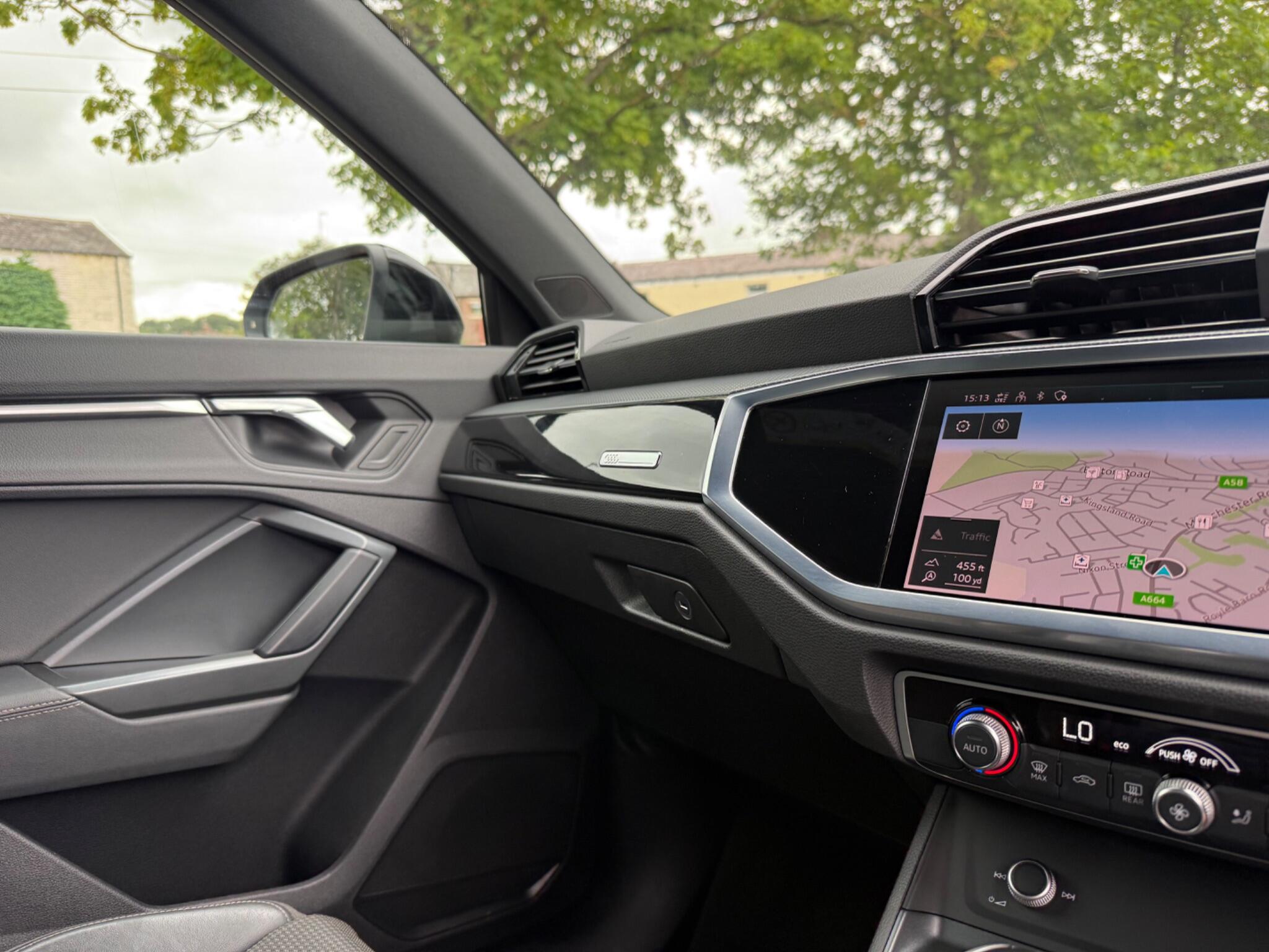 Audi Q3 - Image 12