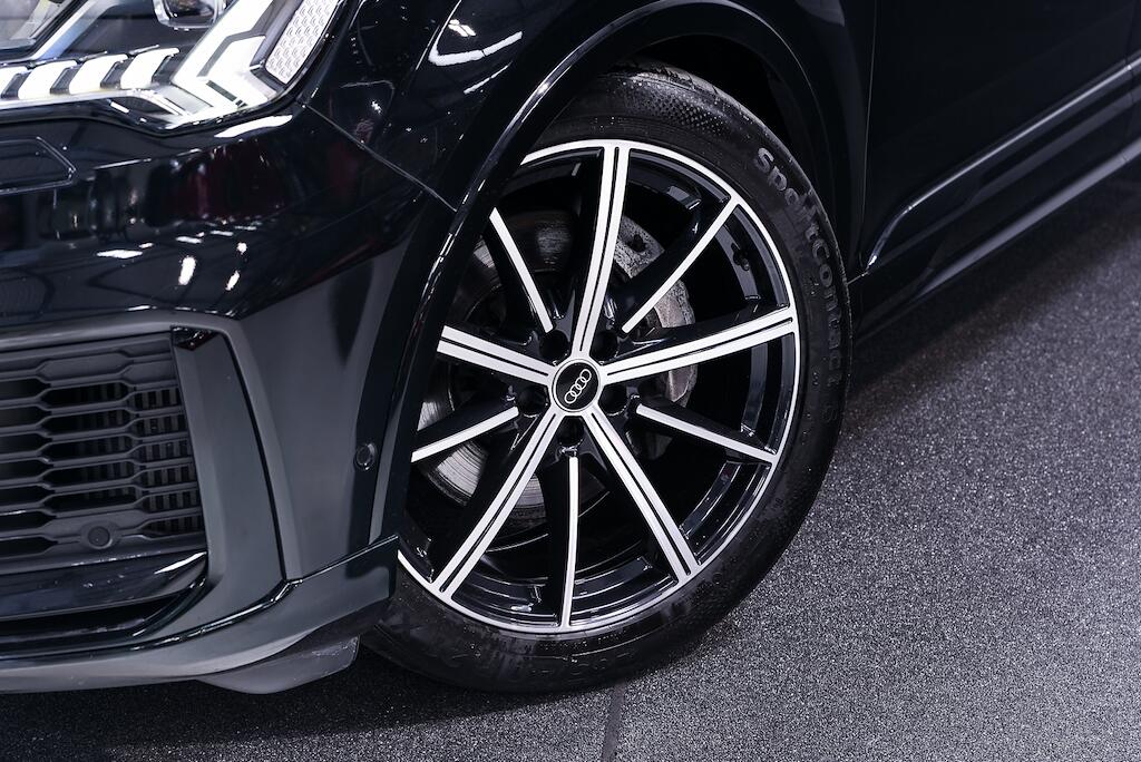 Audi Q7 - Image 5