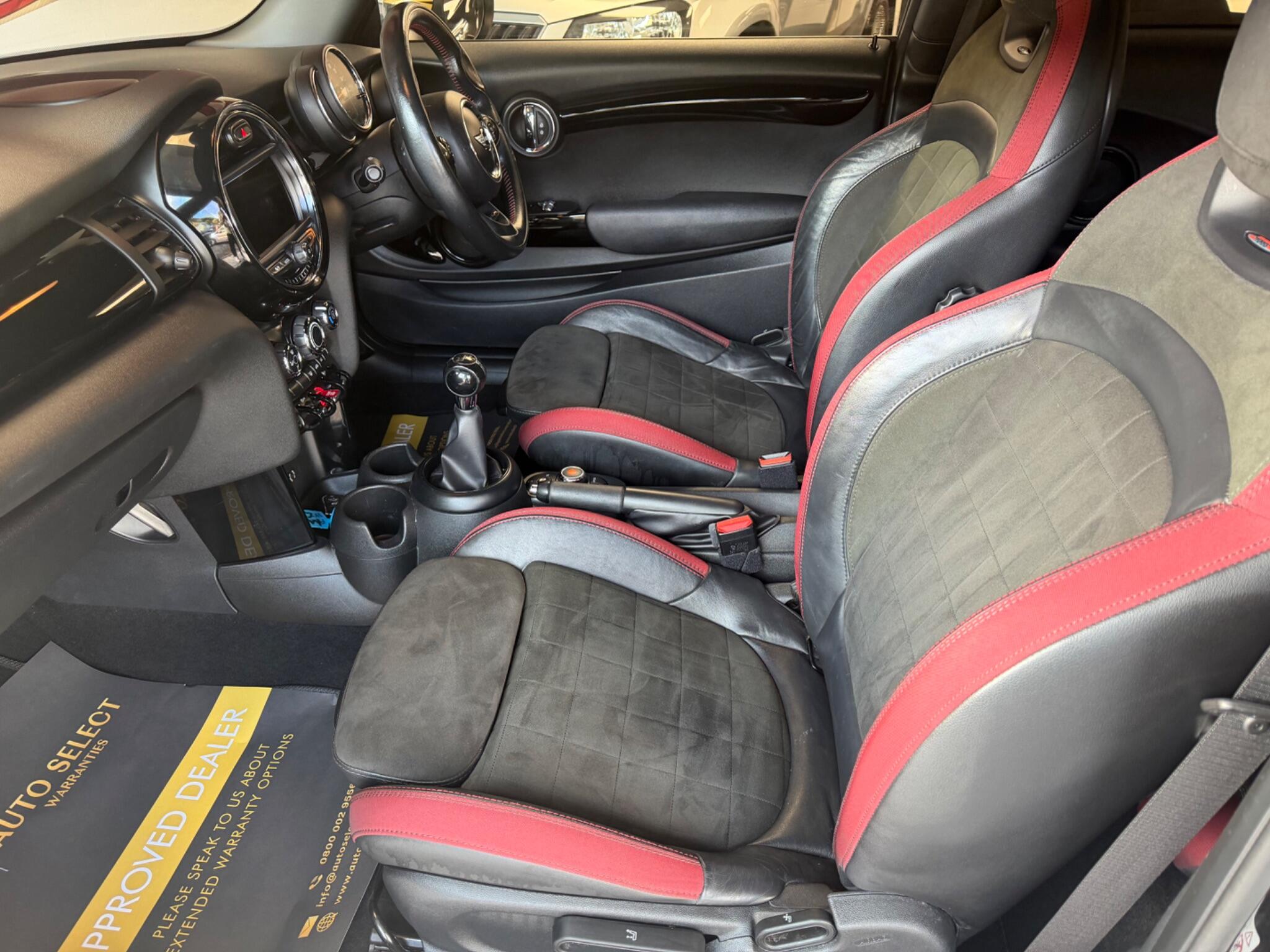 MINI Hatch - Image 11