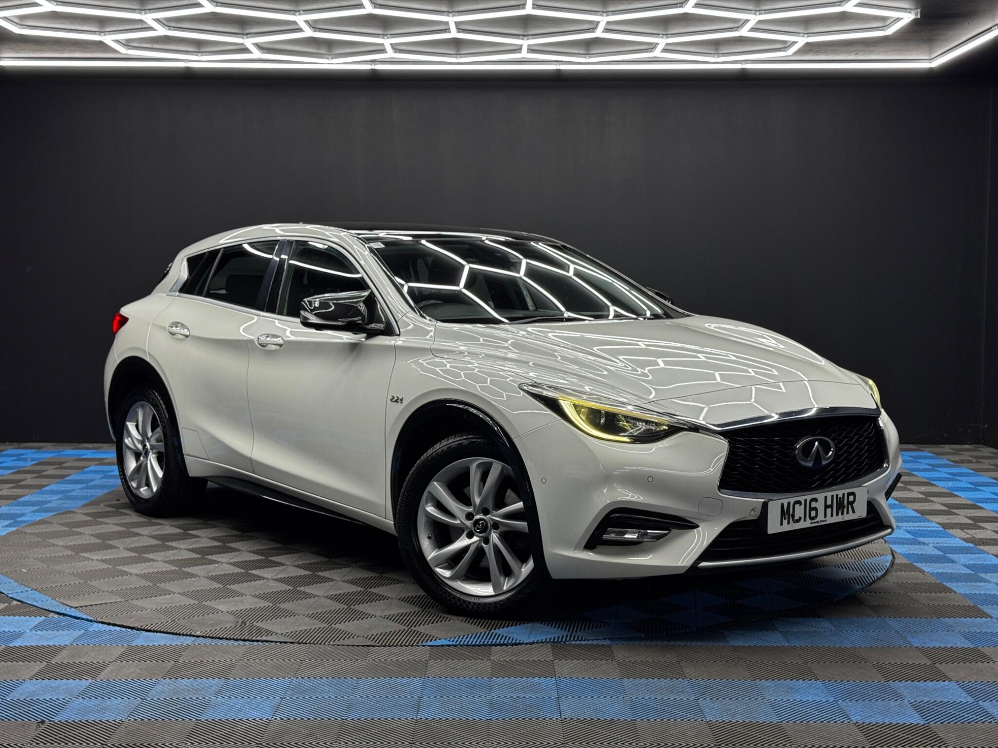 Infiniti Q30