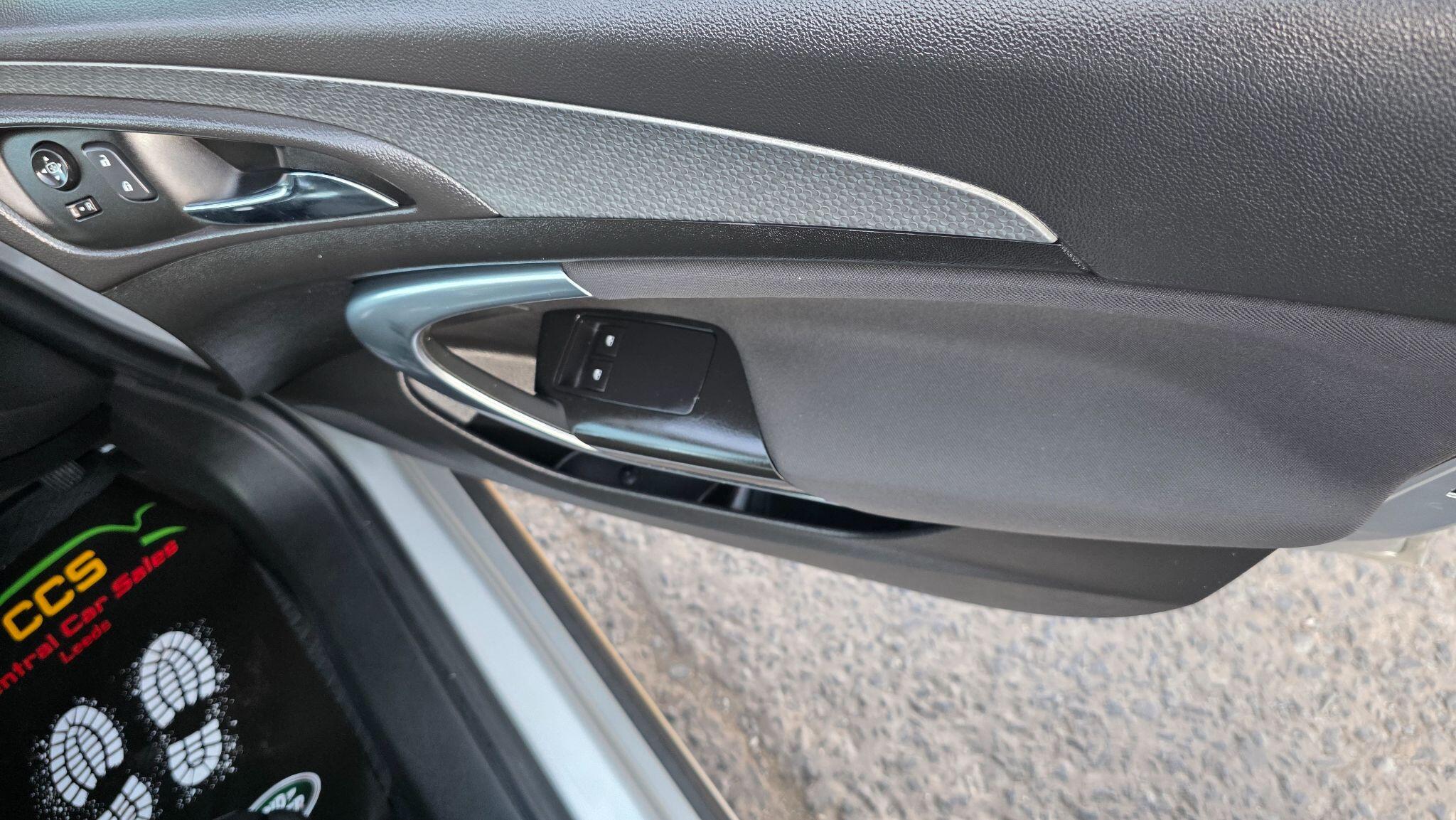 Vauxhall Insignia - Image 19
