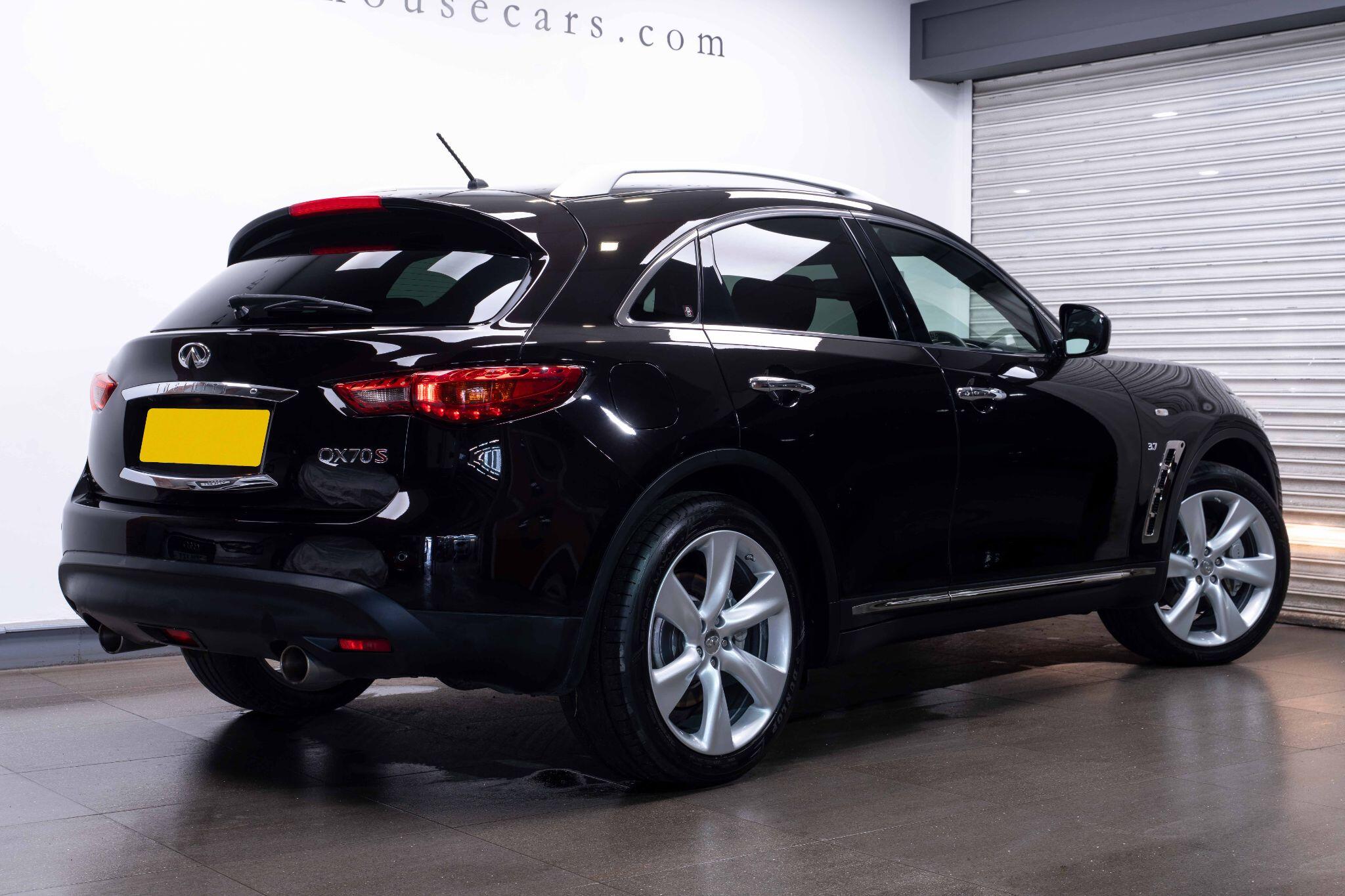 Infiniti QX70 - Image 2