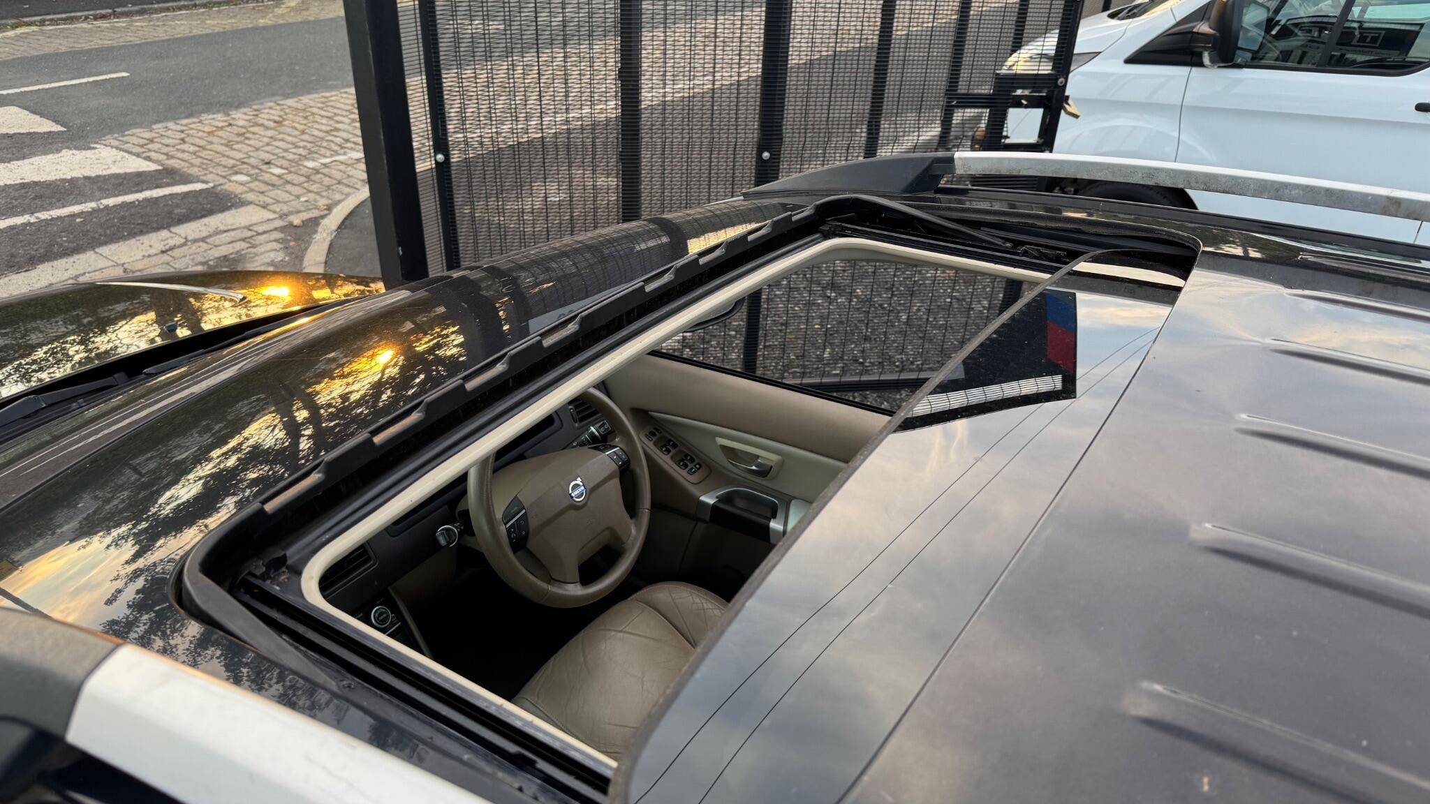 Volvo XC90 - Image 22