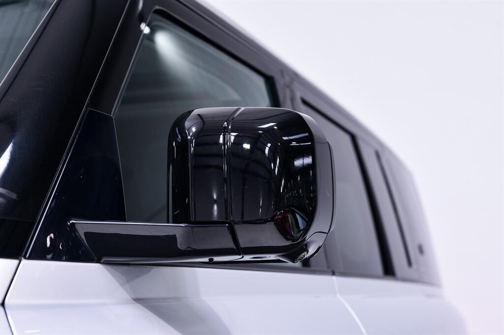Land Rover Defender 110 - Image 10