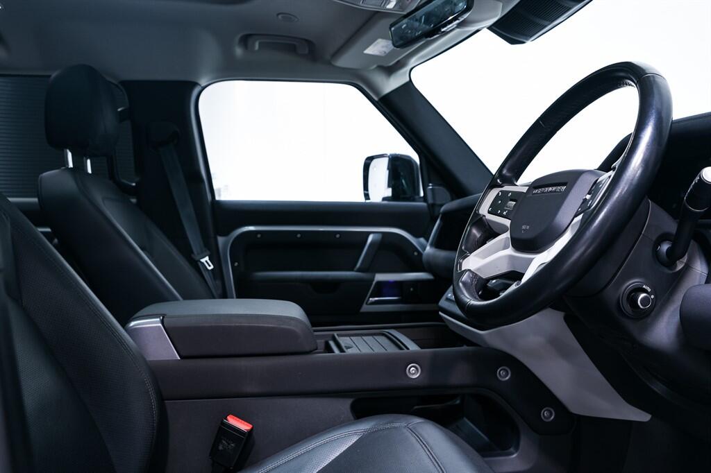 Land Rover Defender 110 - Image 12