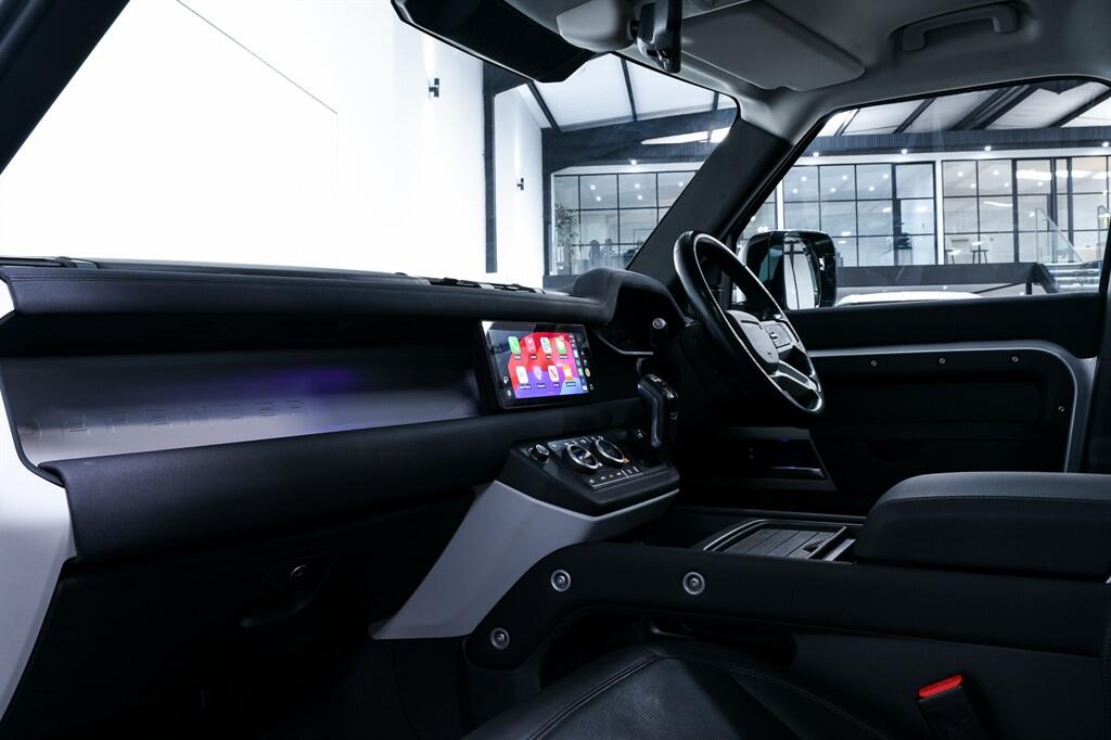 Land Rover Defender 110 - Image 14