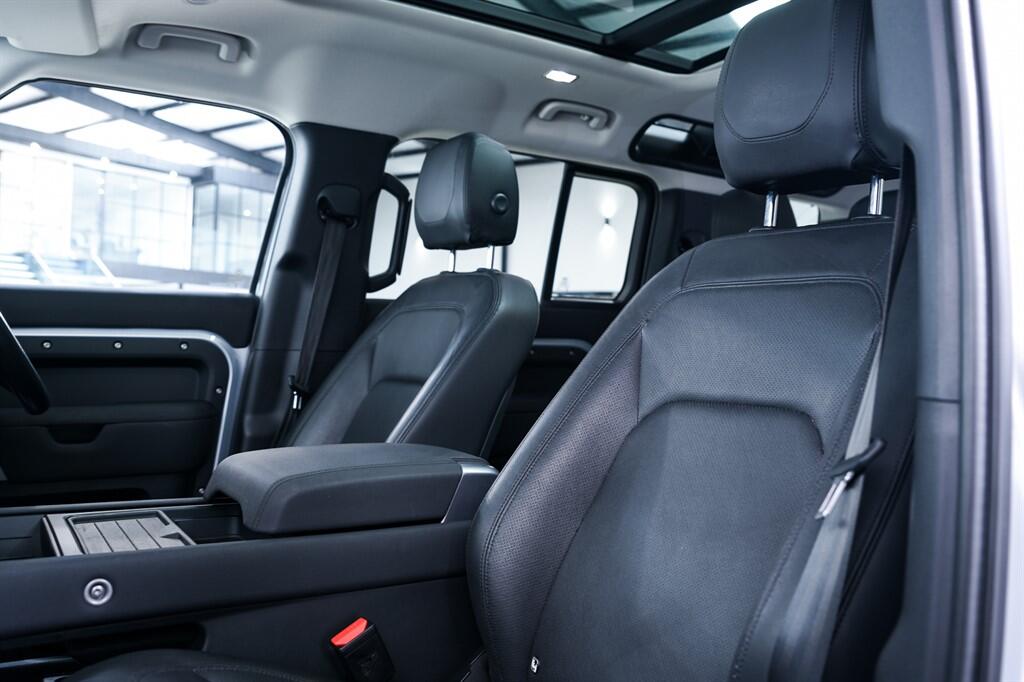 Land Rover Defender 110 - Image 15
