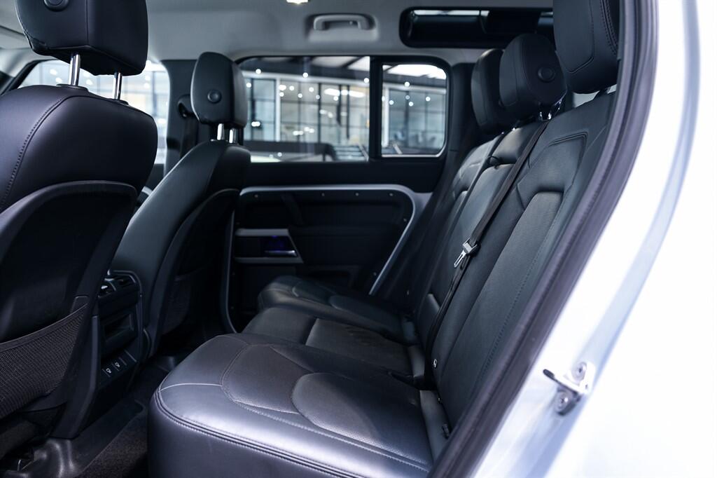 Land Rover Defender 110 - Image 16