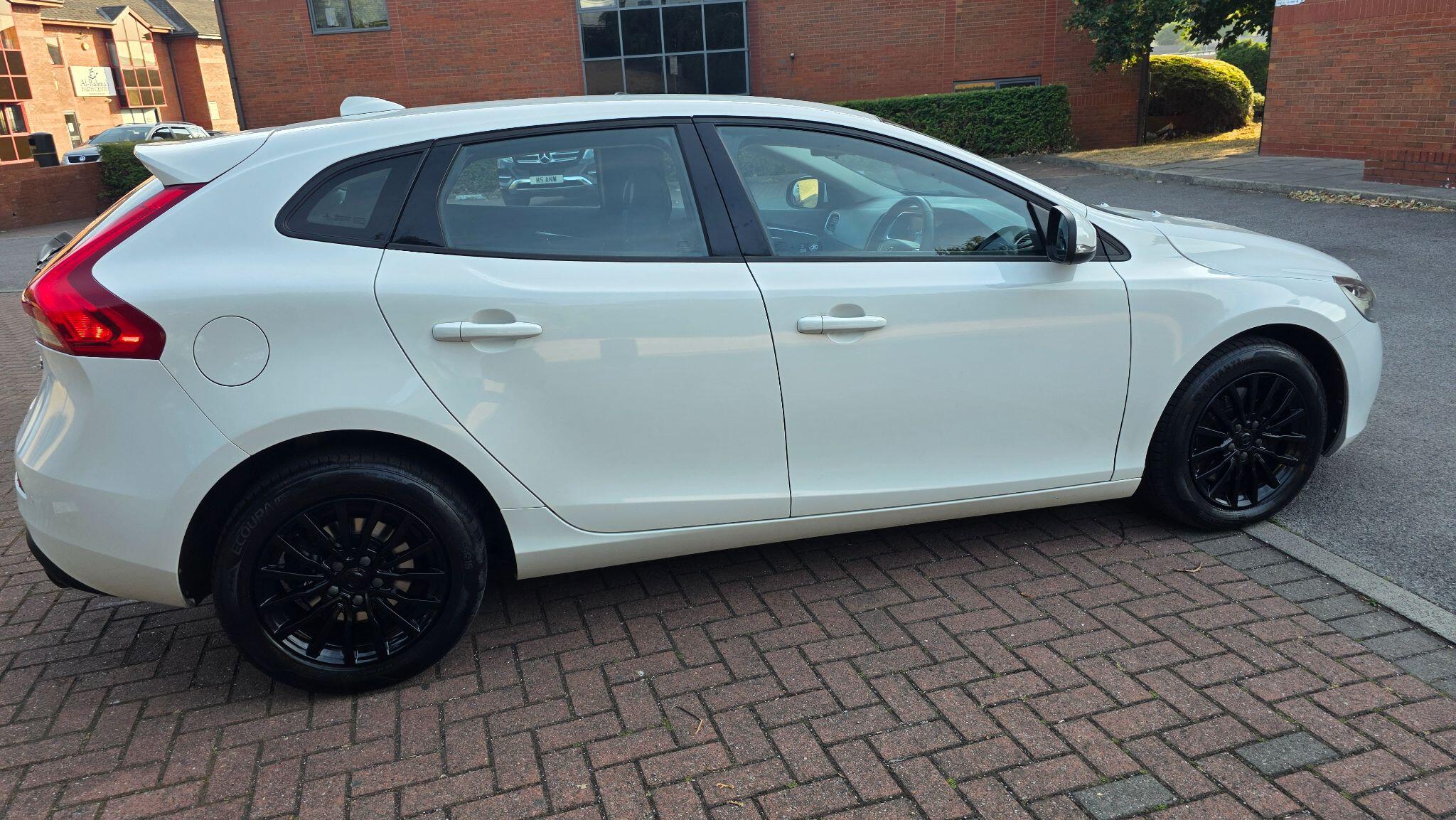 Volvo V40 - Image 9