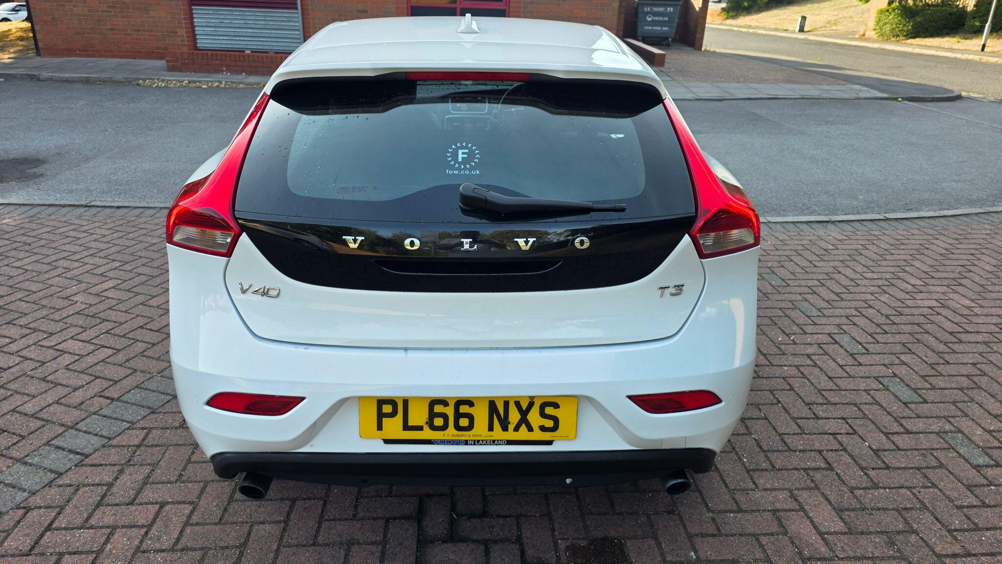 Volvo V40 - Image 13