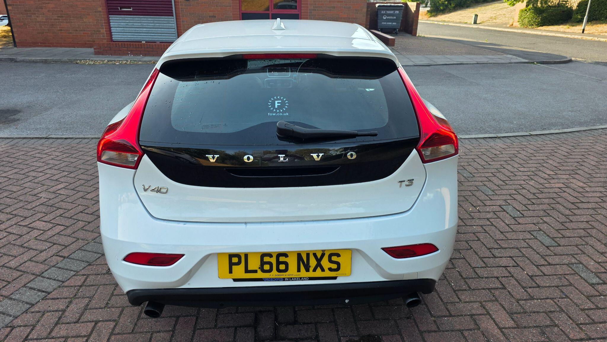 Volvo V40 - Image 14