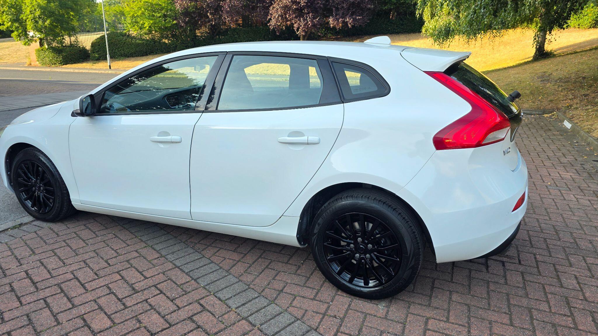 Volvo V40 - Image 15