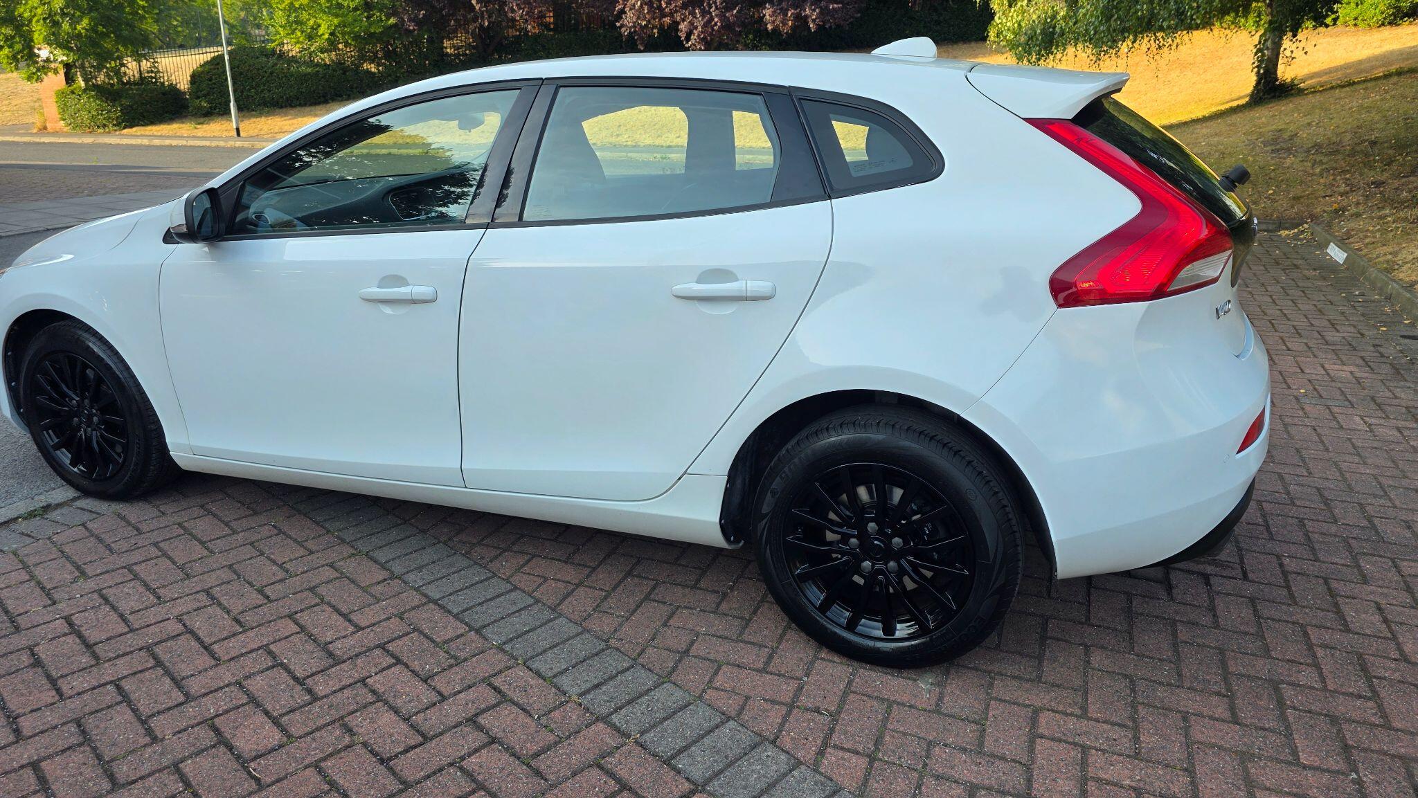 Volvo V40 - Image 16