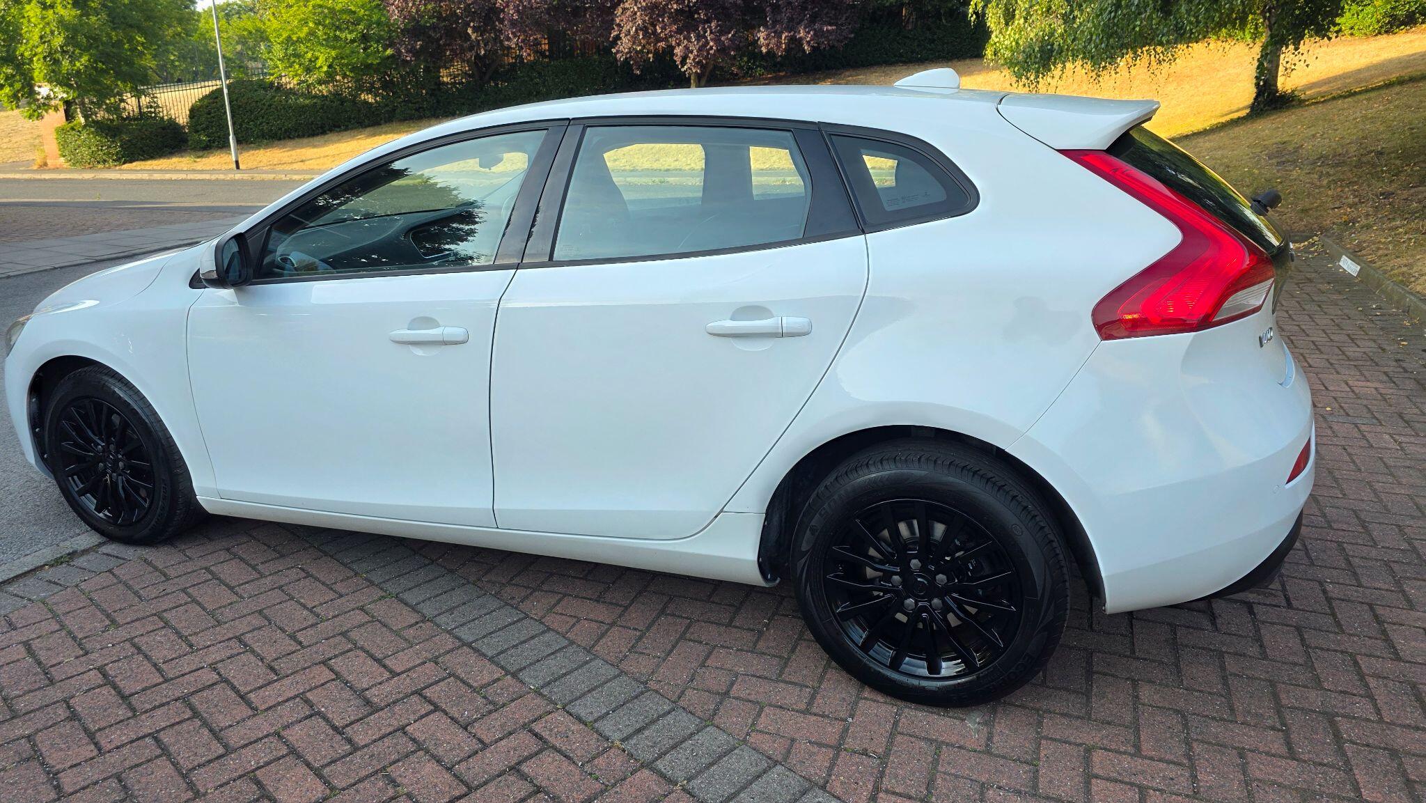 Volvo V40 - Image 17