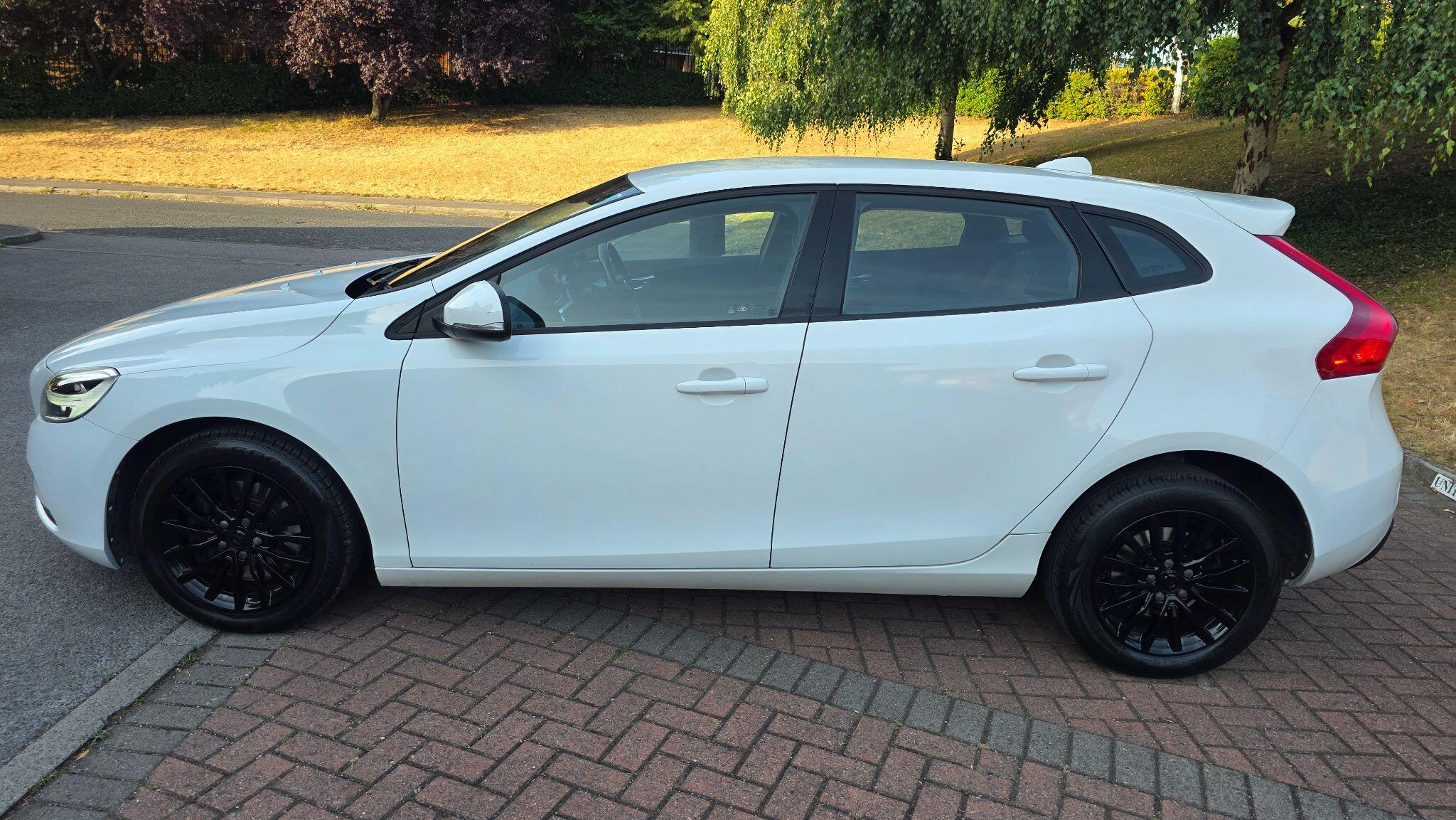 Volvo V40 - Image 18