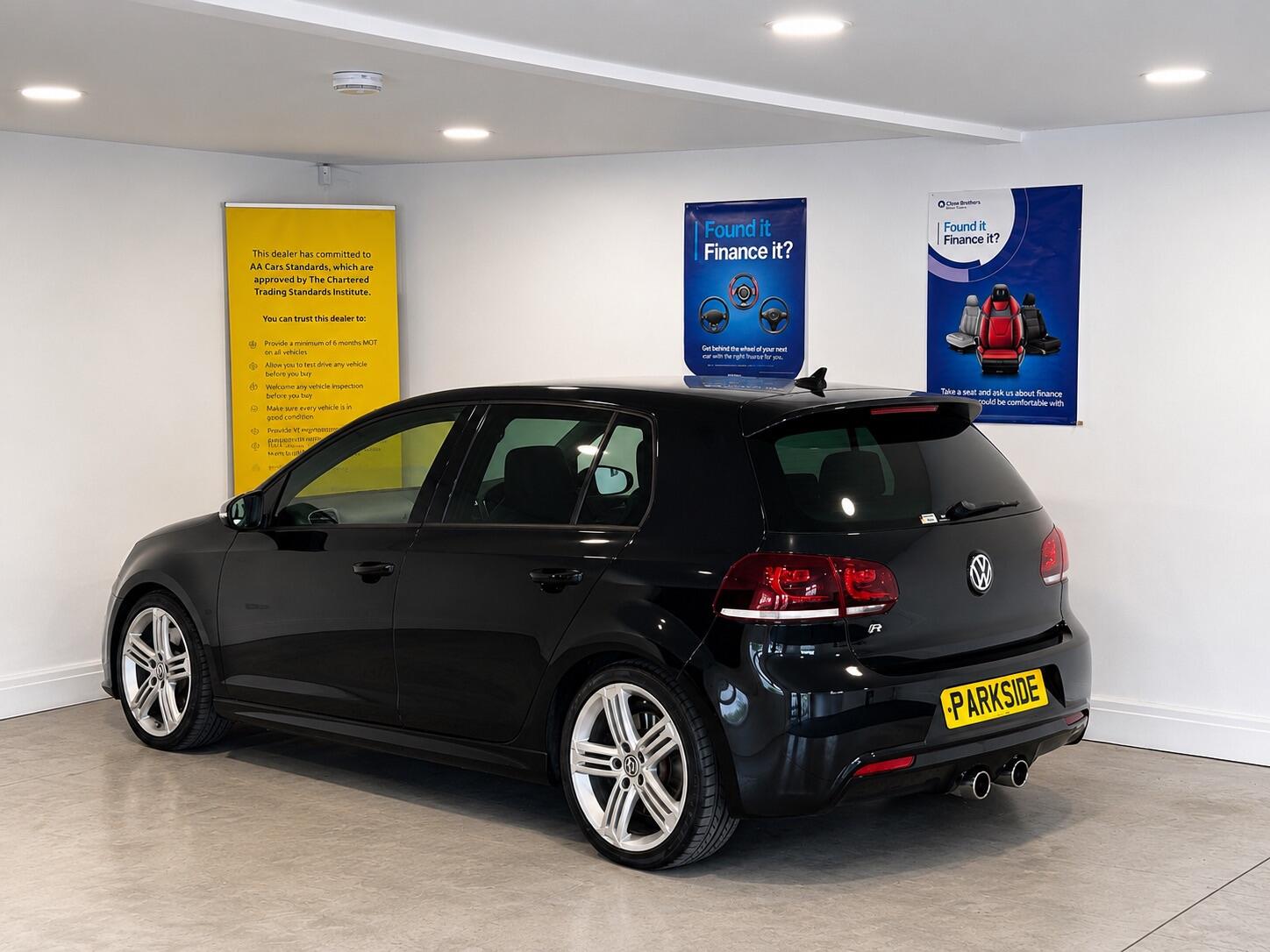Volkswagen Golf - Image 4