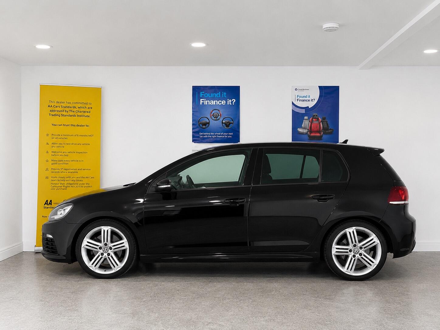 Volkswagen Golf - Image 9