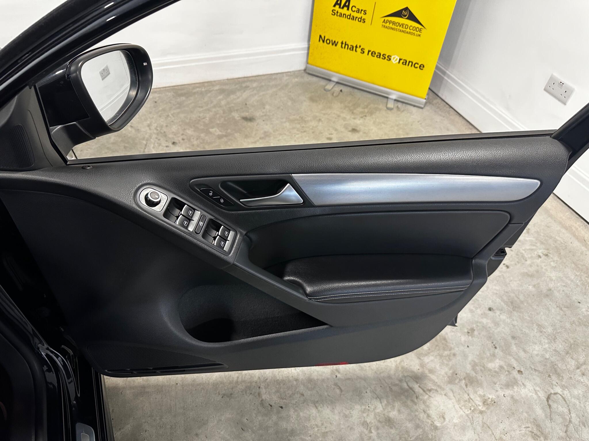Volkswagen Golf - Image 14