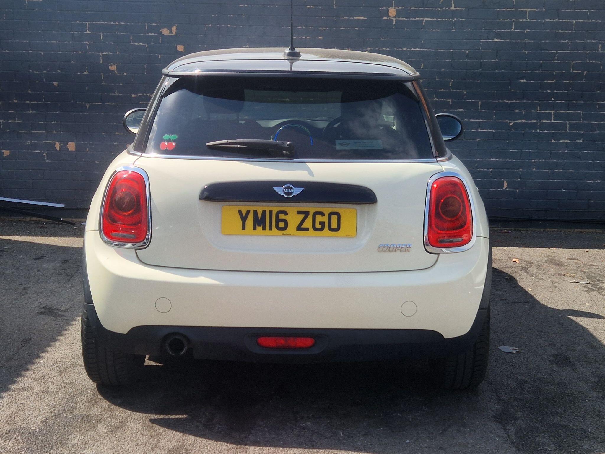 MINI Hatch - Image 9