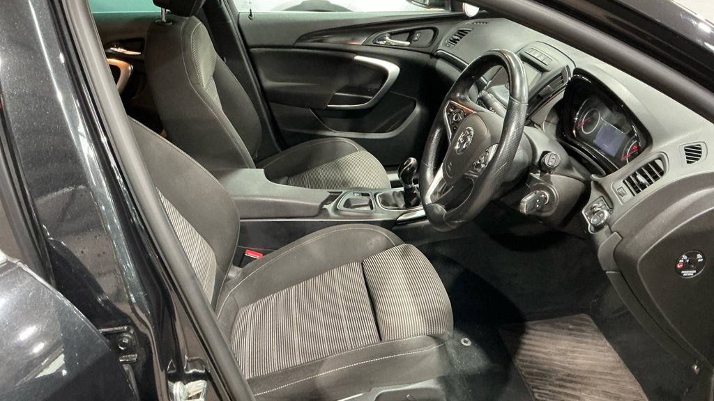 Vauxhall Insignia - Image 11